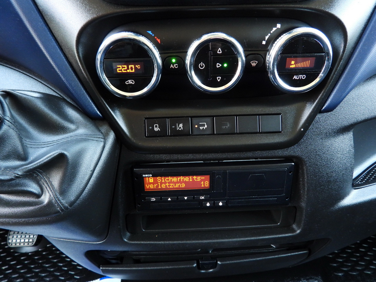 شاحنة صندوقية IVECO DAILY 72C18 LIFT 14 PALLETS CRUISE CONTROL PNEUMATICS AUTOMATIC TRANSMISSION HI-MATIC TWIN WHEELS AIR CONDITIONING  180HP: صورة 43