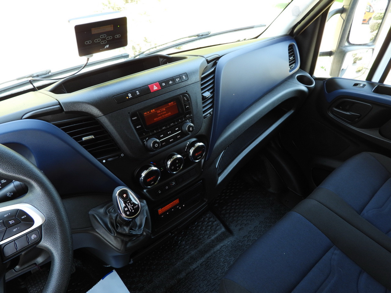 شاحنة بصندوق مغلق IVECO DAILY 72C18 LIFT 14 PALLETS CRUISE CONTROL PNEUMATICS AUTOMATIC TRANSMISSION HI-MATIC TWIN WHEELS AIR CONDITIONING  180HP: صورة 33