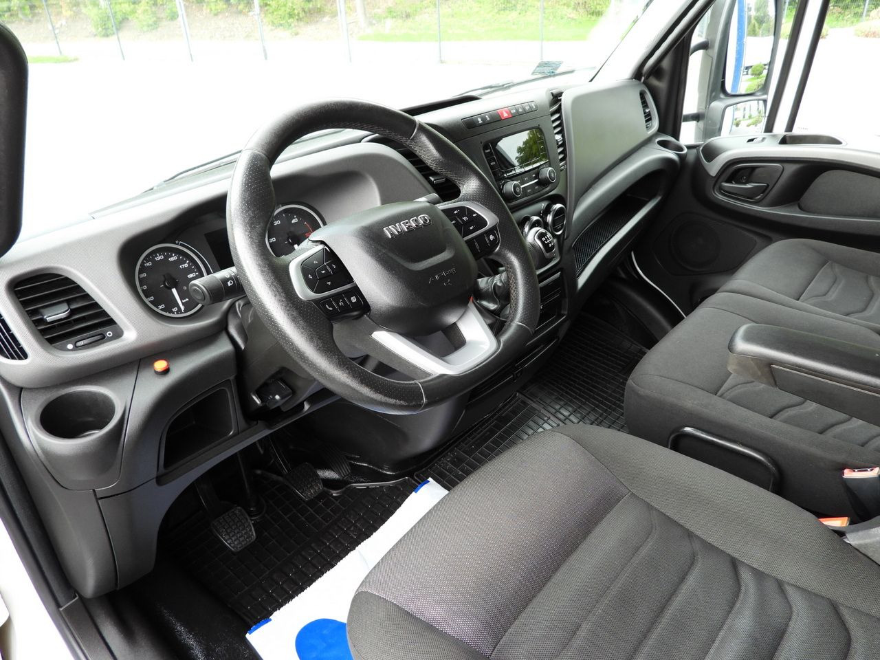 IVECO DAILY 72C18 TARPAULIN LIFT 14 PALLETS WEBASTO CRUISE CONTROL LED LIGHTS TWIN WHEELS AIR CONDITIONING 180HP - شاحنة مغلقة بستائر جانبية: صورة 2 IVECO DAILY 72C18 TARPAULIN LIFT 14 PALLETS WEBASTO CRUISE CONTROL LED LIGHTS TWIN WHEELS AIR CONDITIONING 180HP - شاحنة مغلقة بستائر جانبية: صورة 2