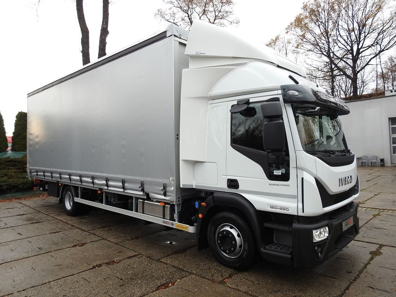 IVECO EUROCARGO 120-250 NEW TARPAULIN LIFT 18 PALLETS WEBASTO CRUISE CONTROL AIR CONDITIONING LED LIGHTS PNEUMATICS AUTOMATIC TRANSMISSION HI-MATIC 250HP - شاحنة مغلقة بستائر جانبية: صورة 4 IVECO EUROCARGO 120-250 NEW TARPAULIN LIFT 18 PALLETS WEBASTO CRUISE CONTROL AIR CONDITIONING LED LIGHTS PNEUMATICS AUTOMATIC TRANSMISSION HI-MATIC 250HP - شاحنة مغلقة بستائر جانبية: صورة 4