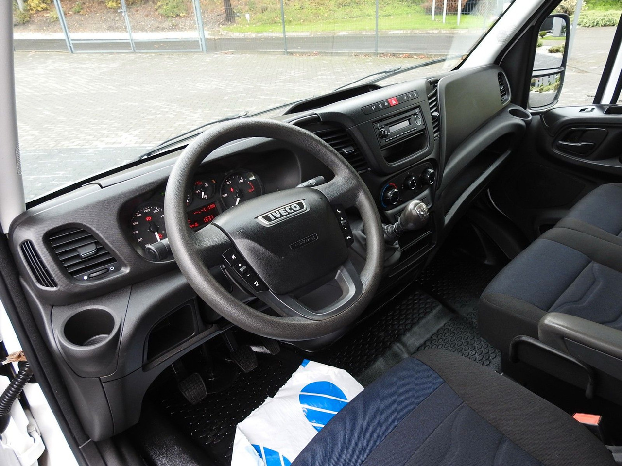 Iveco DAILY 35S15 PRITSCHE DOPPELKABINE DOKA 7 SITZE - شاحنة توصيل مفتوحة, الشاحنات الصغيرة كابينة مزدوجة: صورة 2 Iveco DAILY 35S15 PRITSCHE DOPPELKABINE DOKA 7 SITZE - شاحنة توصيل مفتوحة, الشاحنات الصغيرة كابينة مزدوجة: صورة 2