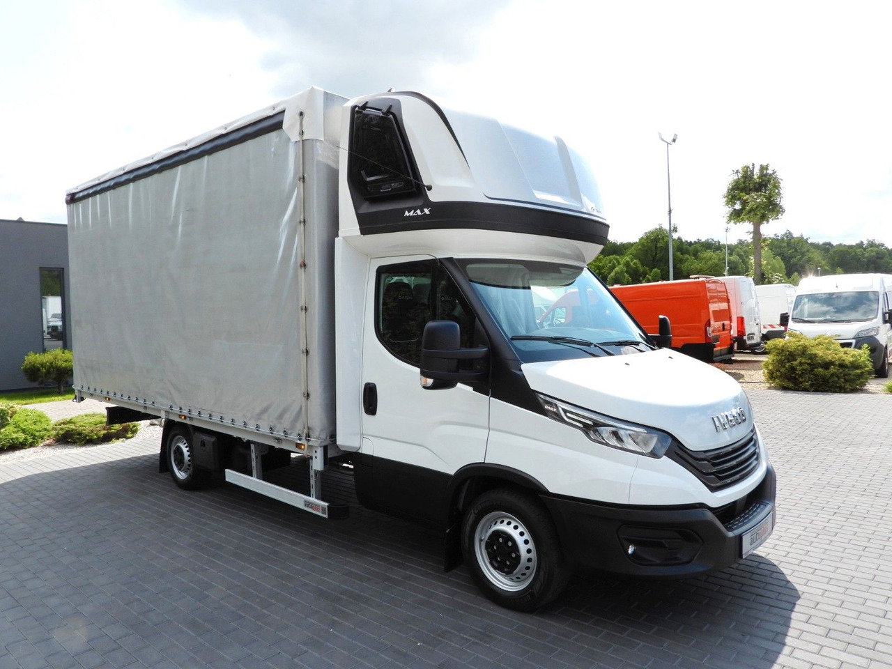 Iveco DAILY 35S18 PRITSCHE PLANE 10 PALETTEN TEMPOMAT - شاحنة مغلقة بستائر جانبية: صورة 4 Iveco DAILY 35S18 PRITSCHE PLANE 10 PALETTEN TEMPOMAT - شاحنة مغلقة بستائر جانبية: صورة 4