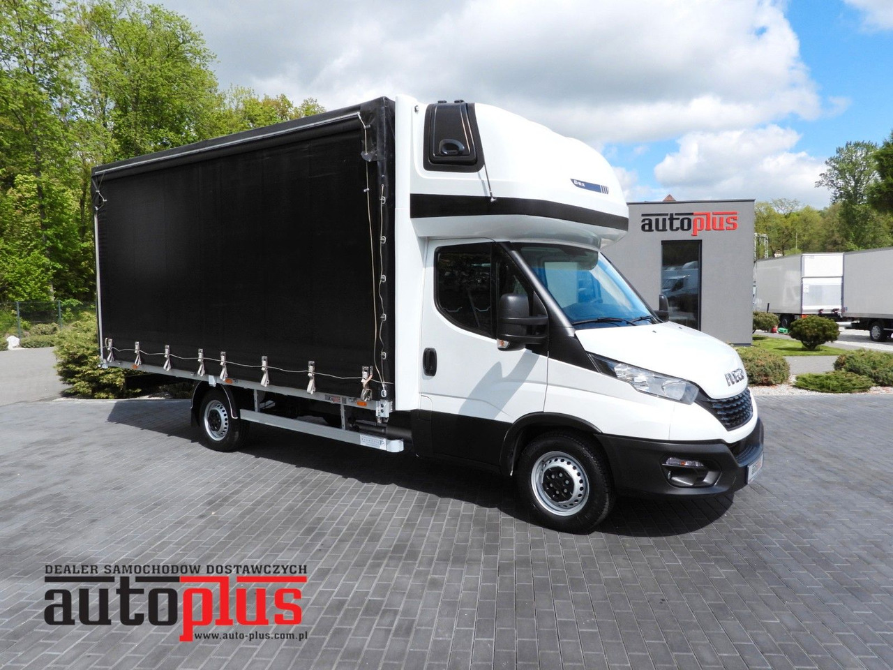 Iveco DAILY 35S18 PRITSCHE PLANE 10 PALETTEN WEBASTO - شاحنة مغلقة بستائر جانبية: صورة 1 Iveco DAILY 35S18 PRITSCHE PLANE 10 PALETTEN WEBASTO - شاحنة مغلقة بستائر جانبية: صورة 1