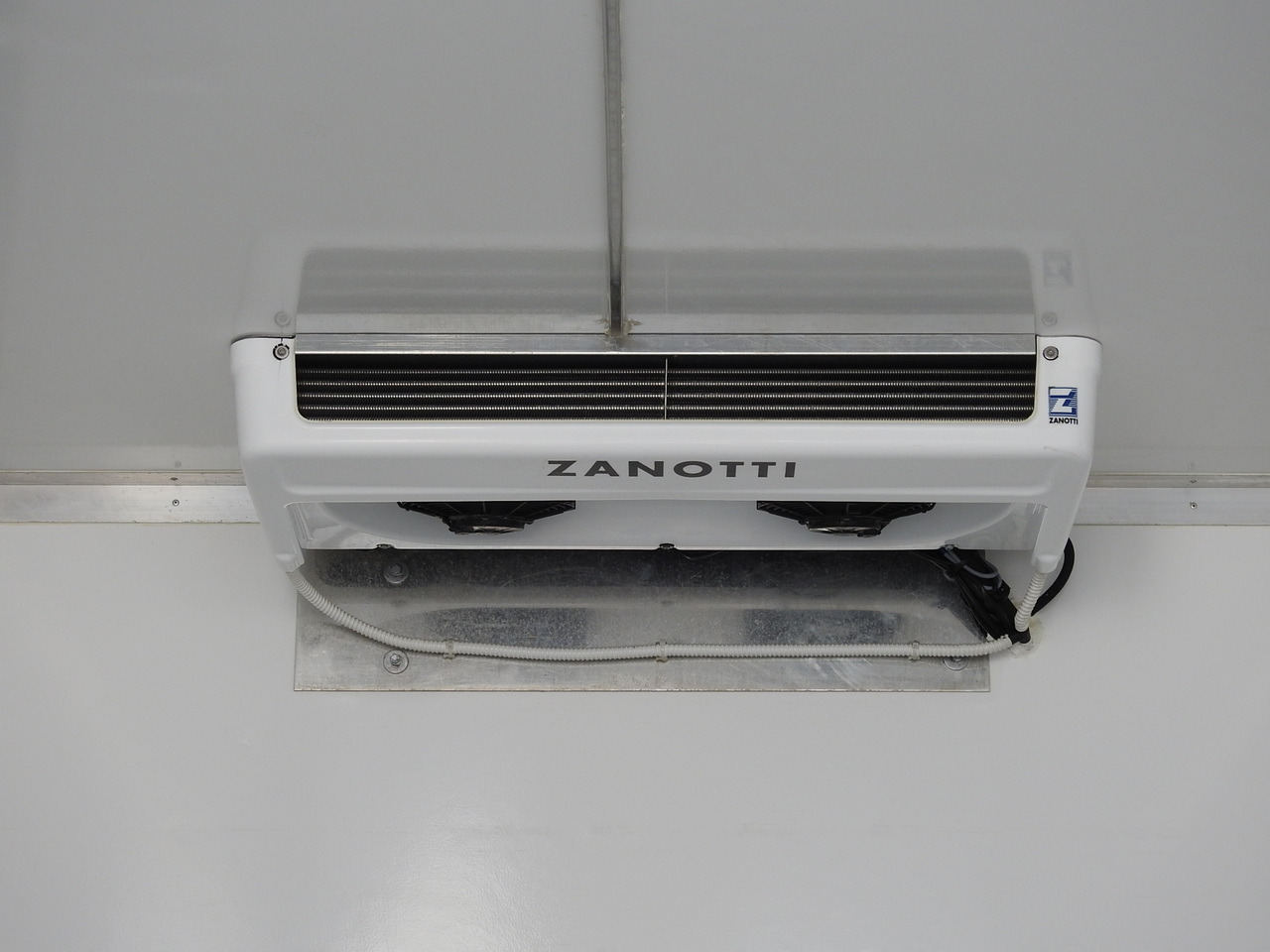 شاحنة توصيل مبردة MAN TGE 3.180 REGRIGERATOR BOX -5*C 8 PALLETS HEATING FUNCTION CRUISE CONTROL PNEUMATICS AIR CONDITIONING 180HP: صورة 23 شاحنة توصيل مبردة MAN TGE 3.180 REGRIGERATOR BOX -5*C 8 PALLETS HEATING FUNCTION CRUISE CONTROL PNEUMATICS AIR CONDITIONING 180HP: صورة 23