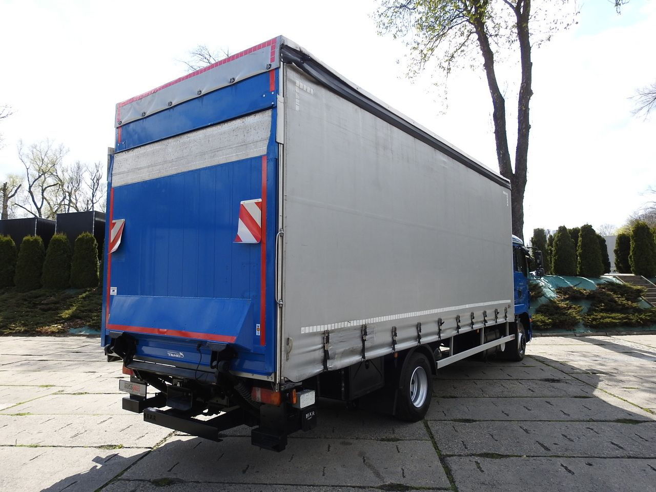MAN TGM 15.290 TARPAULIN LIFT 18 PALLETS CRUISE CONTROL TWIN WHEELS AIR CONDITIONING 290HP - شاحنة مغلقة بستائر جانبية: صورة 3 MAN TGM 15.290 TARPAULIN LIFT 18 PALLETS CRUISE CONTROL TWIN WHEELS AIR CONDITIONING 290HP - شاحنة مغلقة بستائر جانبية: صورة 3