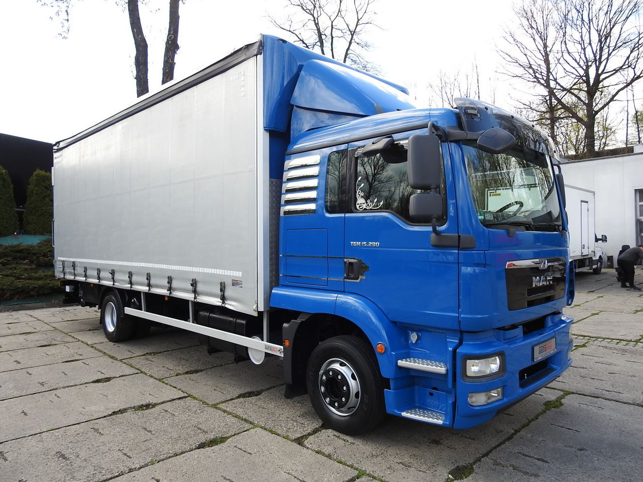 MAN TGM 15.290 TARPAULIN LIFT 18 PALLETS CRUISE CONTROL TWIN WHEELS AIR CONDITIONING 290HP - شاحنة مغلقة بستائر جانبية: صورة 4 MAN TGM 15.290 TARPAULIN LIFT 18 PALLETS CRUISE CONTROL TWIN WHEELS AIR CONDITIONING 290HP - شاحنة مغلقة بستائر جانبية: صورة 4