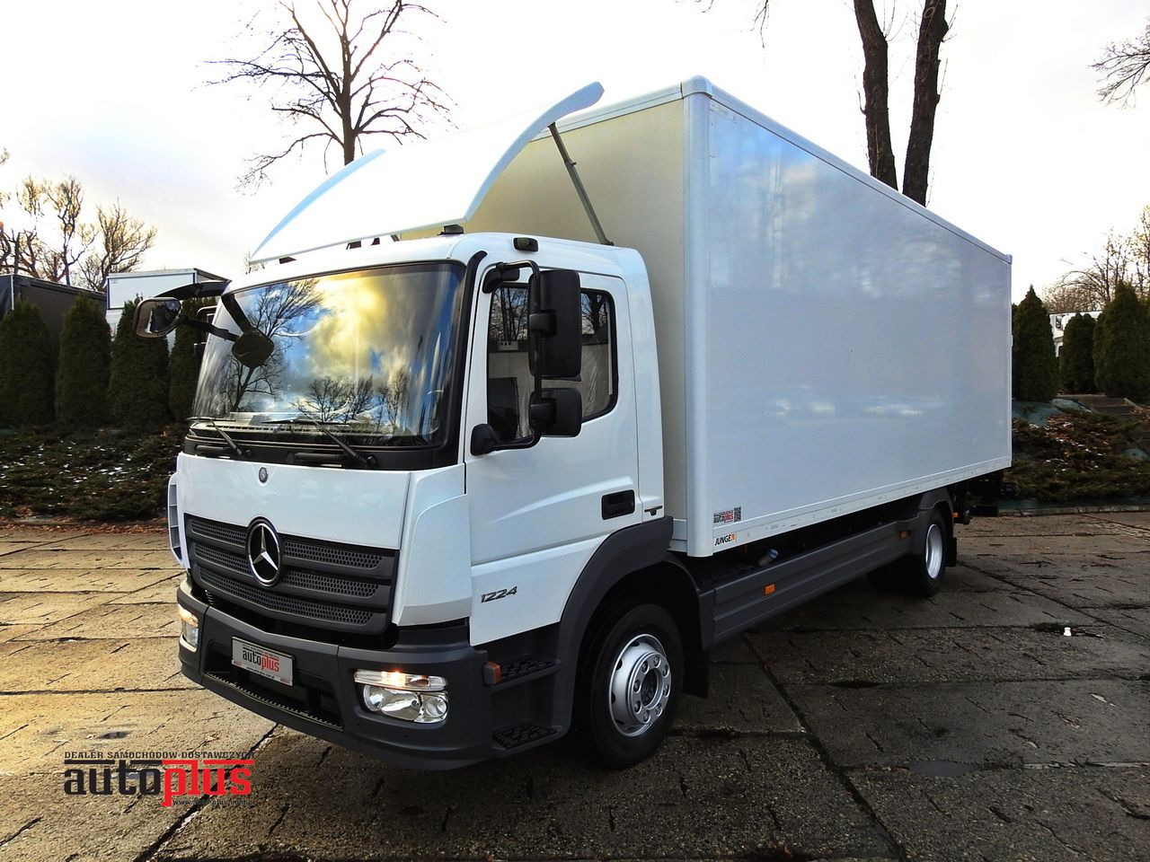 MERCEDES ATEGO 12.24 BOX LIFT 18 PALLETS CRUISE CONTROL AUTOMATIC TRANSMISSION TWIN WHEELS AIR CONDITIONING 240HP - شاحنة بصندوق مغلق: صورة 1 MERCEDES ATEGO 12.24 BOX LIFT 18 PALLETS CRUISE CONTROL AUTOMATIC TRANSMISSION TWIN WHEELS AIR CONDITIONING 240HP - شاحنة بصندوق مغلق: صورة 1