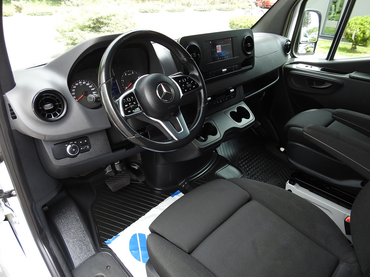 MERCEDES SPRINTER BOX DELIVERY VAN 5 SEATS CRUISE CONTROL NAVIGATION AIR CONDITIONING AUTOMATIC TRANSMISSION   160HP - فان: صورة 2 MERCEDES SPRINTER BOX DELIVERY VAN 5 SEATS CRUISE CONTROL NAVIGATION AIR CONDITIONING AUTOMATIC TRANSMISSION   160HP - فان: صورة 2