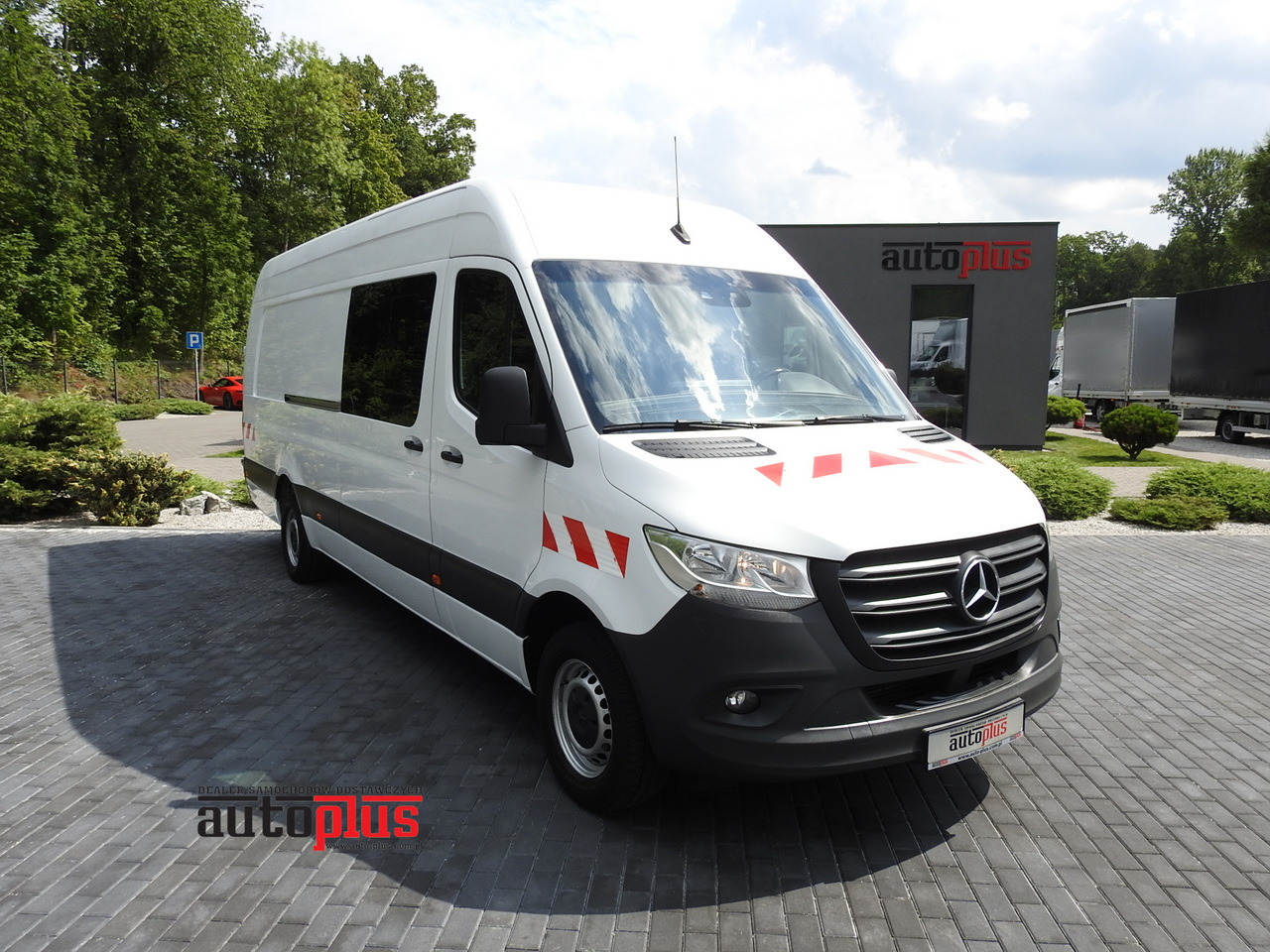 MERCEDES SPRINTER BOX DELIVERY VAN 5 SEATS CRUISE CONTROL NAVIGATION AIR CONDITIONING AUTOMATIC TRANSMISSION 160HP - فان: صورة 1 MERCEDES SPRINTER BOX DELIVERY VAN 5 SEATS CRUISE CONTROL NAVIGATION AIR CONDITIONING AUTOMATIC TRANSMISSION 160HP - فان: صورة 1