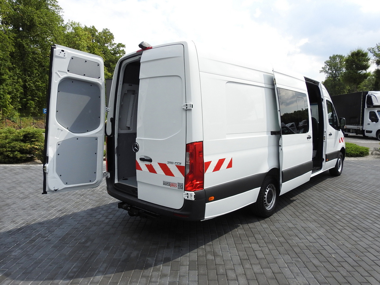 MERCEDES SPRINTER BOX DELIVERY VAN 5 SEATS CRUISE CONTROL NAVIGATION AIR CONDITIONING AUTOMATIC TRANSMISSION 160HP - فان: صورة 3 MERCEDES SPRINTER BOX DELIVERY VAN 5 SEATS CRUISE CONTROL NAVIGATION AIR CONDITIONING AUTOMATIC TRANSMISSION 160HP - فان: صورة 3