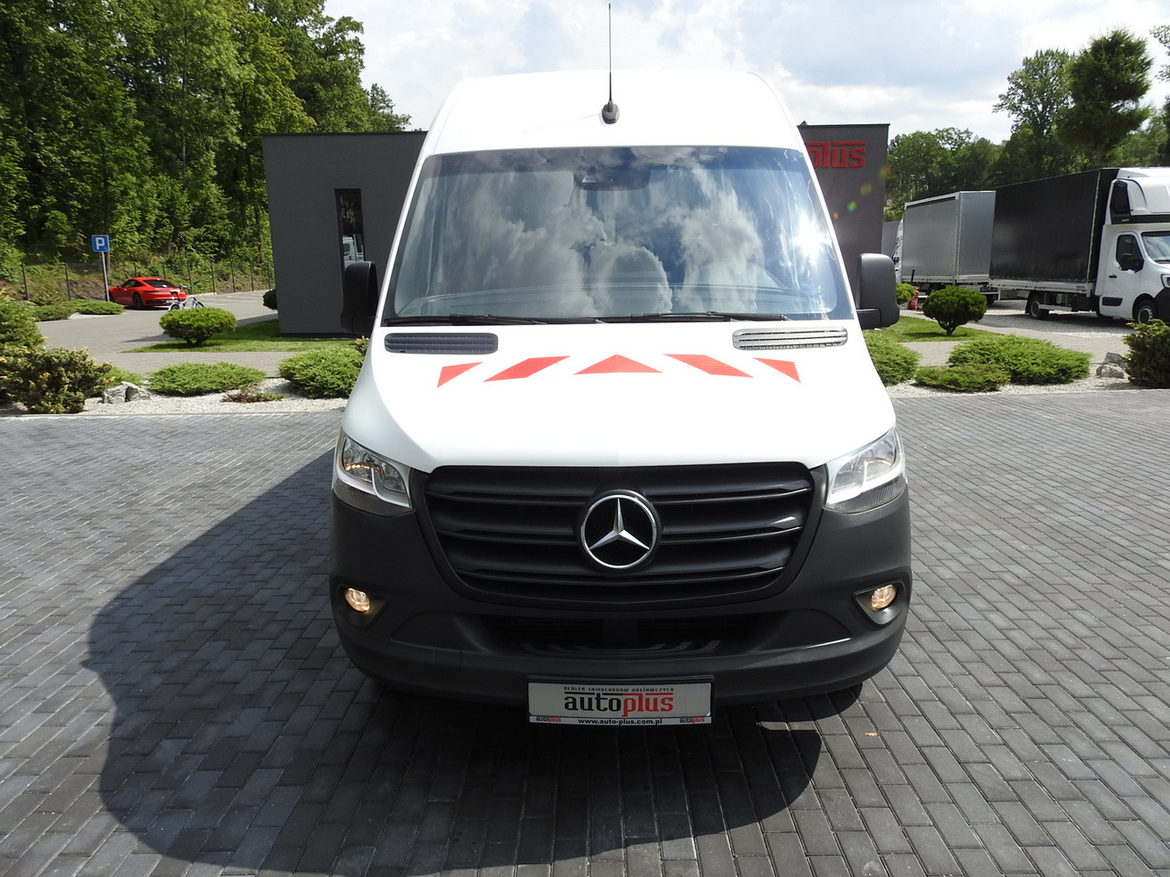 MERCEDES SPRINTER BOX DELIVERY VAN 5 SEATS CRUISE CONTROL NAVIGATION AIR CONDITIONING AUTOMATIC TRANSMISSION 160HP - فان: صورة 5 MERCEDES SPRINTER BOX DELIVERY VAN 5 SEATS CRUISE CONTROL NAVIGATION AIR CONDITIONING AUTOMATIC TRANSMISSION 160HP - فان: صورة 5