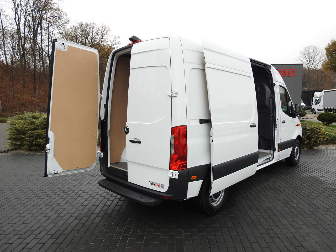 MERCEDES eSprinter NEW ELECTRIC VAN AUTOMATIC TRANSMISSION GUARANTEE 95HP - فان: صورة 3 MERCEDES eSprinter NEW ELECTRIC VAN AUTOMATIC TRANSMISSION GUARANTEE 95HP - فان: صورة 3