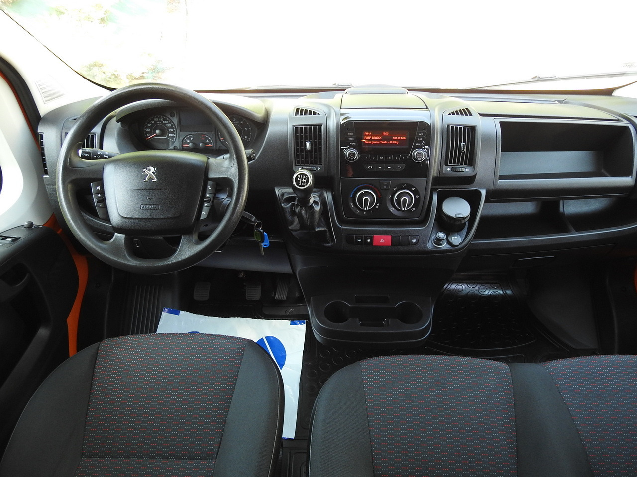 PEUGEOT BOXER BOX DELIVERY VAN 7 SEATS AIR CONDITIONING 120HP - فان: صورة 2 PEUGEOT BOXER BOX DELIVERY VAN 7 SEATS AIR CONDITIONING 120HP - فان: صورة 2