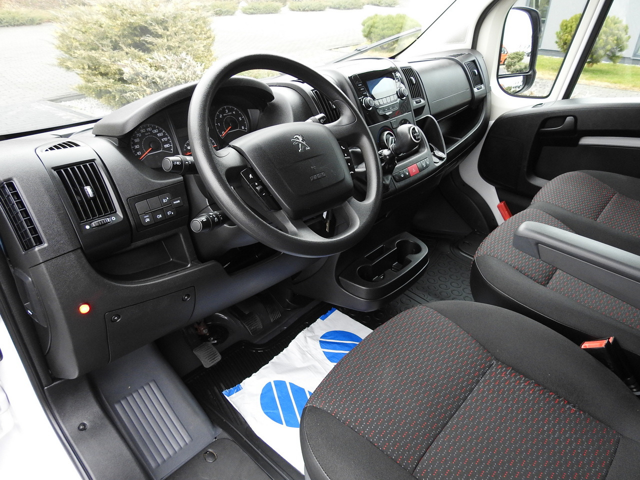 PEUGEOT BOXER BOX LIFT 8 PALLETS CRUISE CONTROL AIR CONDITIONING 140HP - شاحنة بصندوق مغلق: صورة 2 PEUGEOT BOXER BOX LIFT 8 PALLETS CRUISE CONTROL AIR CONDITIONING 140HP - شاحنة بصندوق مغلق: صورة 2