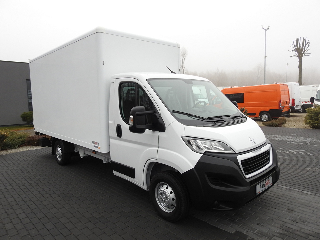 PEUGEOT BOXER BOX LIFT 8 PALLETS CRUISE CONTROL AIR CONDITIONING 140HP - شاحنة بصندوق مغلق: صورة 4 PEUGEOT BOXER BOX LIFT 8 PALLETS CRUISE CONTROL AIR CONDITIONING 140HP - شاحنة بصندوق مغلق: صورة 4