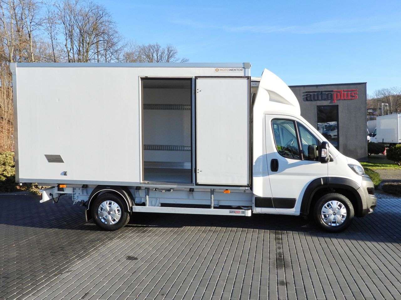 شاحنة توصيل مبردة PEUGEOT BOXER REGRIGERATOR BOX 0*C 8 PALLETS CRUISE CONTROL LED LIGHTS AIR CONDITIONING 165HP: صورة 8 شاحنة توصيل مبردة PEUGEOT BOXER REGRIGERATOR BOX 0*C 8 PALLETS CRUISE CONTROL LED LIGHTS AIR CONDITIONING 165HP: صورة 8