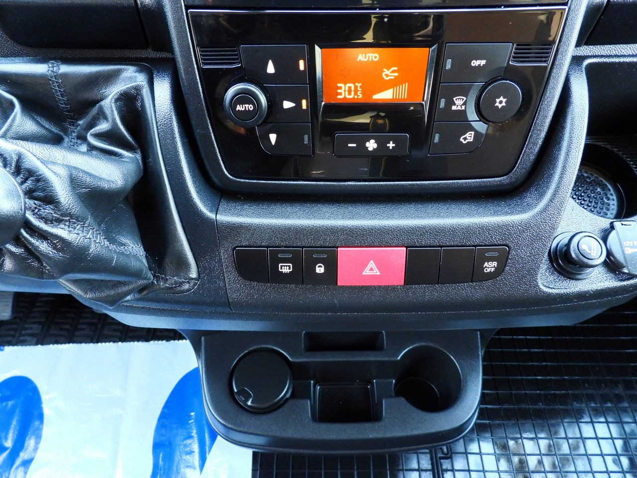 شاحنة توصيل مبردة PEUGEOT BOXER REGRIGERATOR BOX 0*C 8 PALLETS CRUISE CONTROL LED LIGHTS AIR CONDITIONING 165HP: صورة 35 شاحنة توصيل مبردة PEUGEOT BOXER REGRIGERATOR BOX 0*C 8 PALLETS CRUISE CONTROL LED LIGHTS AIR CONDITIONING 165HP: صورة 35