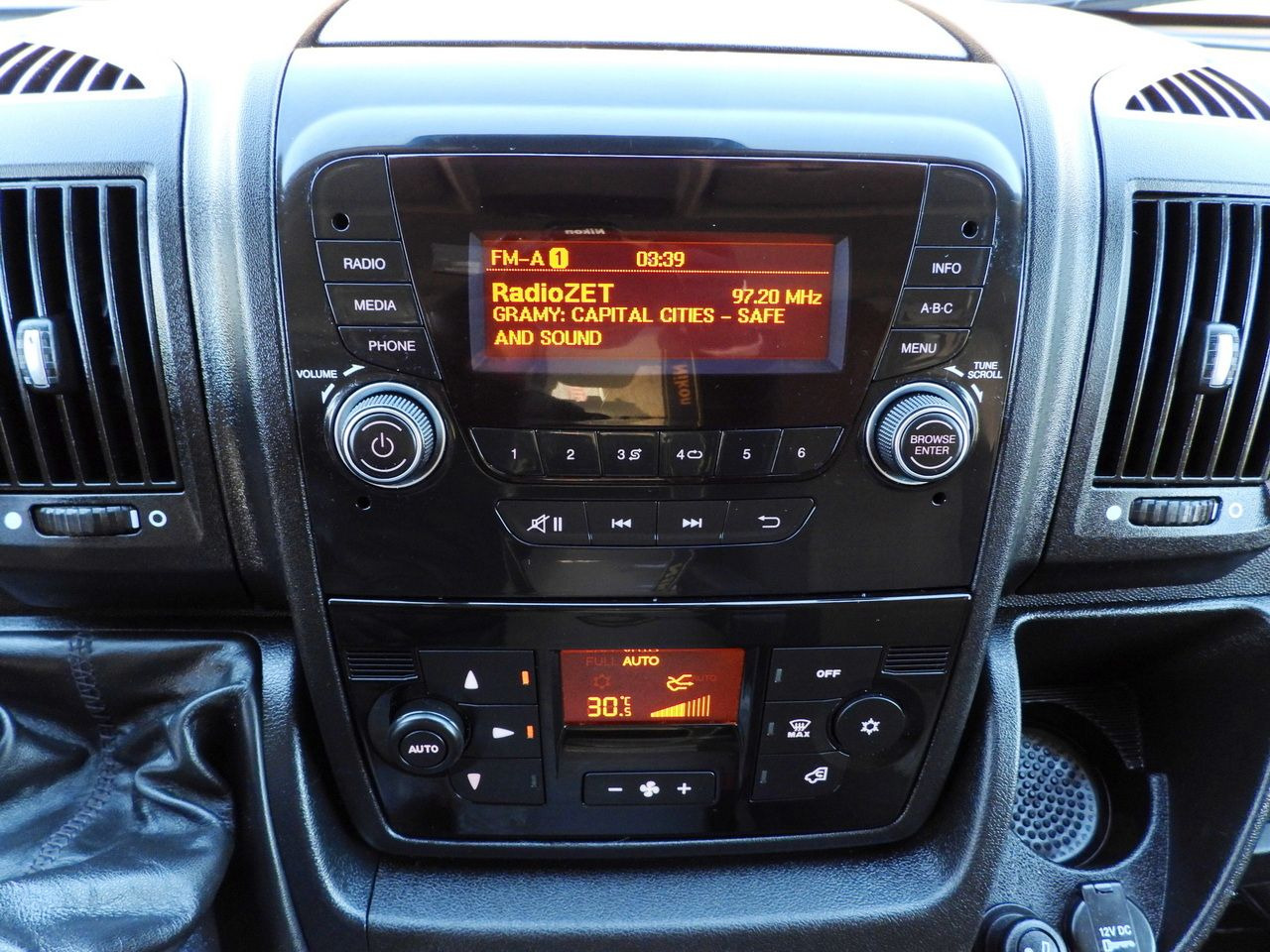 شاحنة توصيل مبردة PEUGEOT BOXER REGRIGERATOR BOX 0*C 8 PALLETS CRUISE CONTROL LED LIGHTS AIR CONDITIONING 165HP: صورة 34 شاحنة توصيل مبردة PEUGEOT BOXER REGRIGERATOR BOX 0*C 8 PALLETS CRUISE CONTROL LED LIGHTS AIR CONDITIONING 165HP: صورة 34