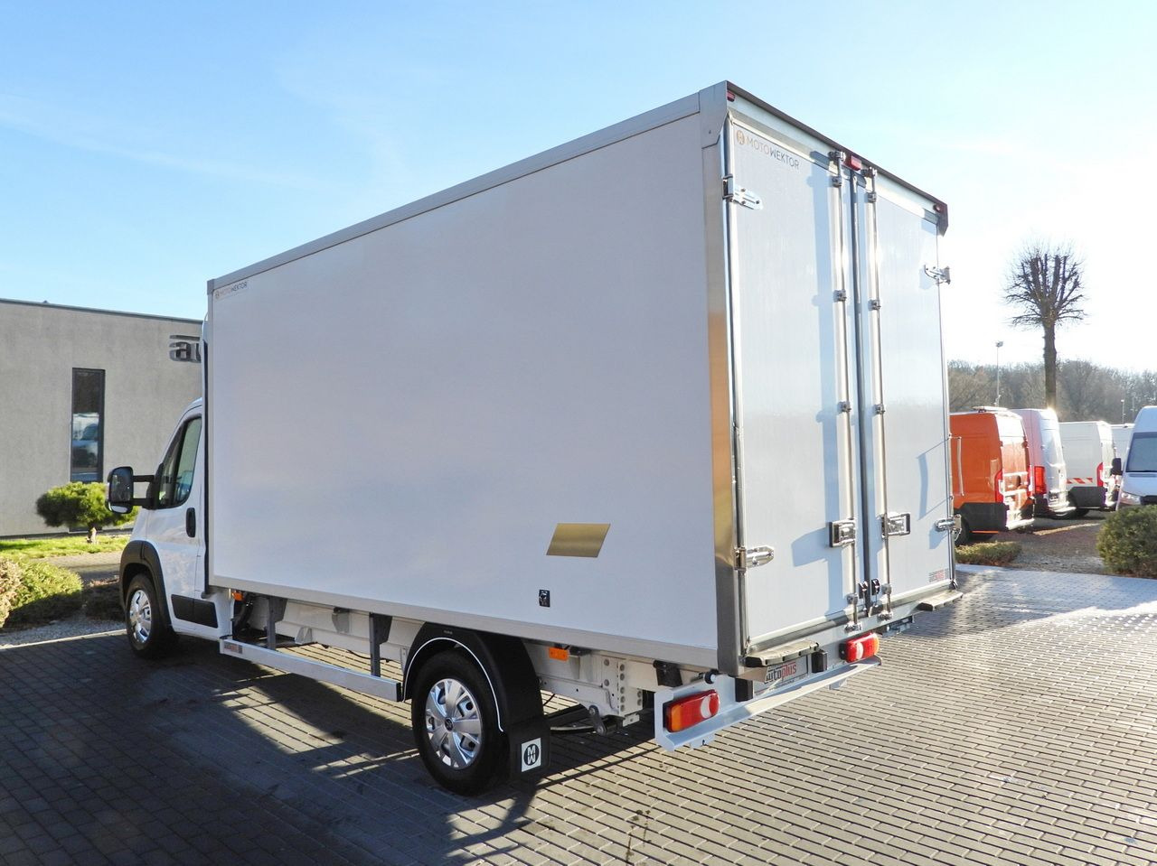 شاحنة توصيل مبردة PEUGEOT BOXER REGRIGERATOR BOX 0*C 8 PALLETS CRUISE CONTROL LED LIGHTS AIR CONDITIONING 165HP: صورة 10 شاحنة توصيل مبردة PEUGEOT BOXER REGRIGERATOR BOX 0*C 8 PALLETS CRUISE CONTROL LED LIGHTS AIR CONDITIONING 165HP: صورة 10