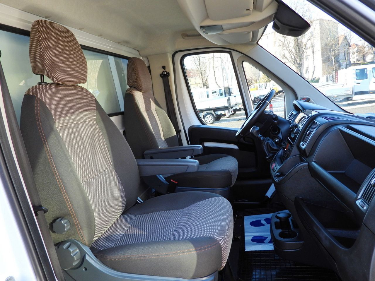 شاحنة توصيل مبردة PEUGEOT BOXER REGRIGERATOR BOX 0*C 8 PALLETS CRUISE CONTROL LED LIGHTS AIR CONDITIONING 165HP: صورة 37 شاحنة توصيل مبردة PEUGEOT BOXER REGRIGERATOR BOX 0*C 8 PALLETS CRUISE CONTROL LED LIGHTS AIR CONDITIONING 165HP: صورة 37