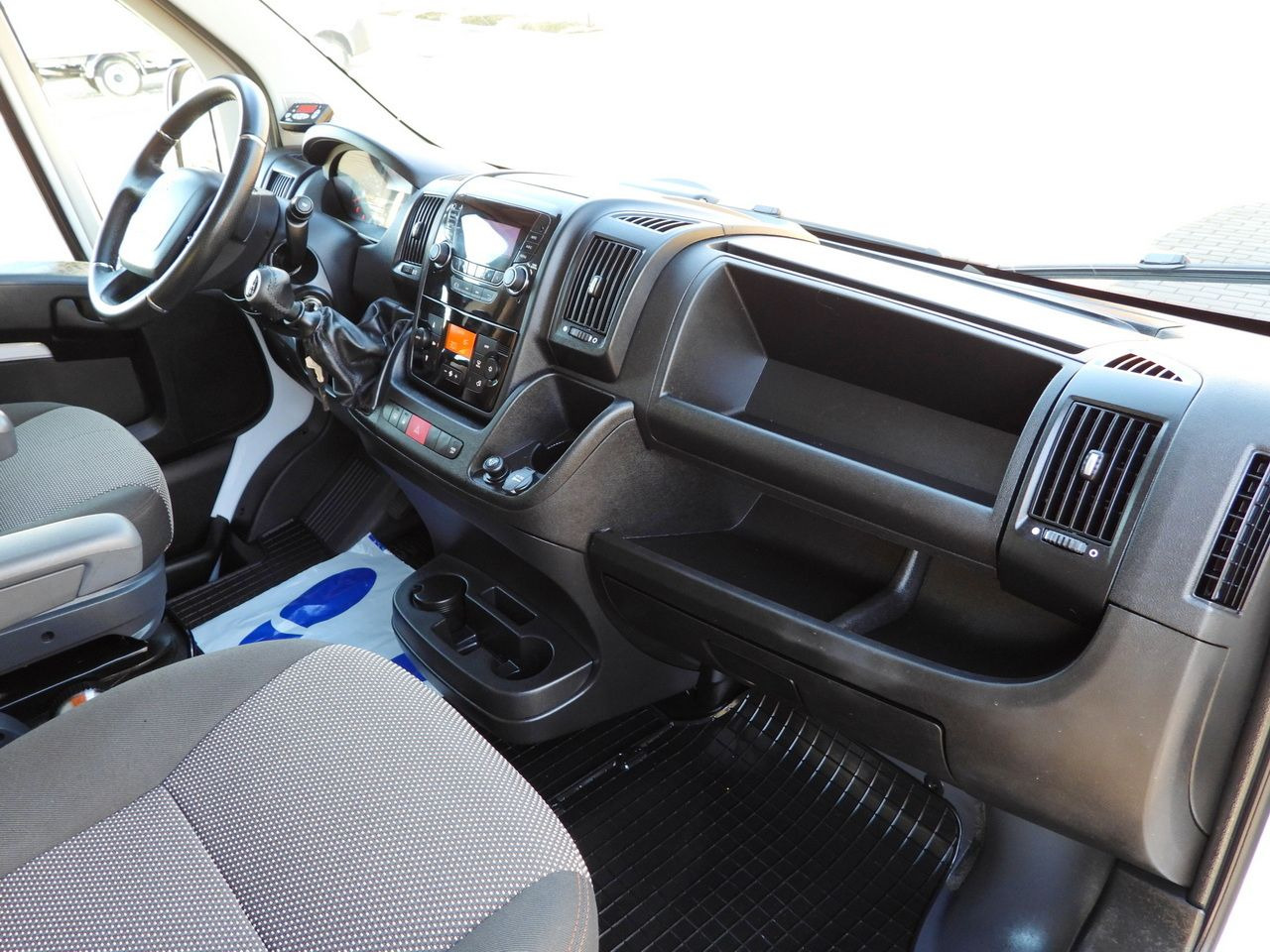 شاحنة توصيل مبردة PEUGEOT BOXER REGRIGERATOR BOX 0*C 8 PALLETS CRUISE CONTROL LED LIGHTS AIR CONDITIONING 165HP: صورة 38 شاحنة توصيل مبردة PEUGEOT BOXER REGRIGERATOR BOX 0*C 8 PALLETS CRUISE CONTROL LED LIGHTS AIR CONDITIONING 165HP: صورة 38