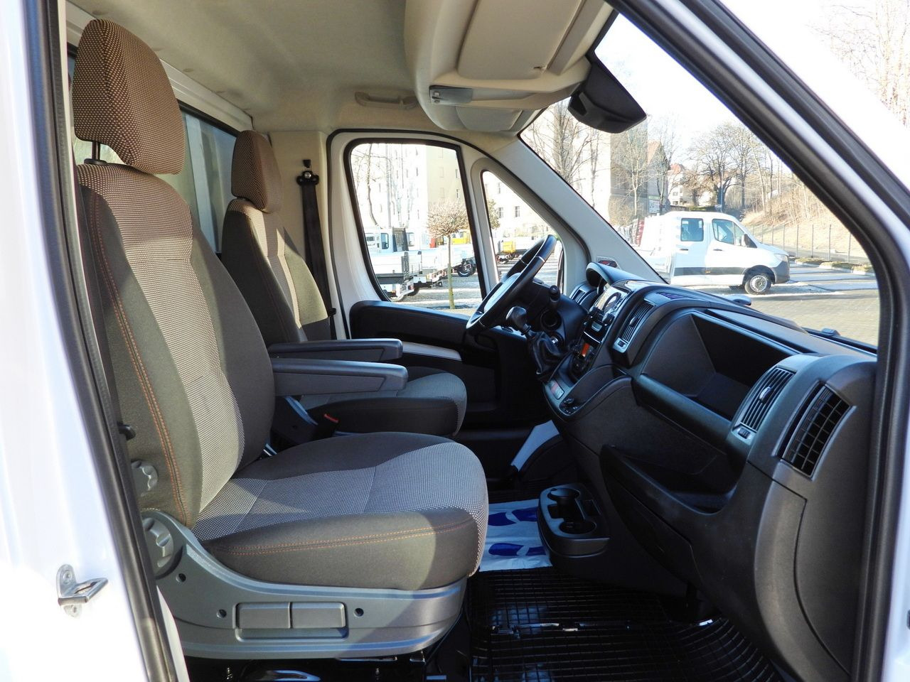 شاحنة توصيل مبردة PEUGEOT BOXER REGRIGERATOR BOX 0*C 8 PALLETS CRUISE CONTROL LED LIGHTS AIR CONDITIONING 165HP: صورة 36 شاحنة توصيل مبردة PEUGEOT BOXER REGRIGERATOR BOX 0*C 8 PALLETS CRUISE CONTROL LED LIGHTS AIR CONDITIONING 165HP: صورة 36