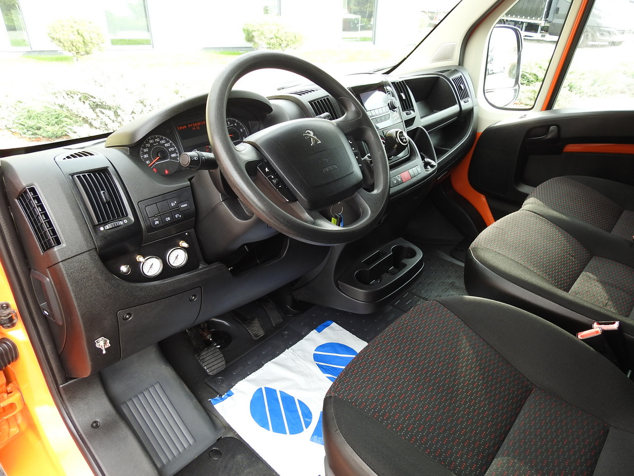 PEUGEOT BOXER STAKE BODY TARPAULIN DOUBLE CABIN DOKA 7 SEATS AIR CONDITIONING PNEUMATICS 140HP - الشاحنات الصغيرة كابينة مزدوجة: صورة 2 PEUGEOT BOXER STAKE BODY TARPAULIN DOUBLE CABIN DOKA 7 SEATS AIR CONDITIONING PNEUMATICS 140HP - الشاحنات الصغيرة كابينة مزدوجة: صورة 2