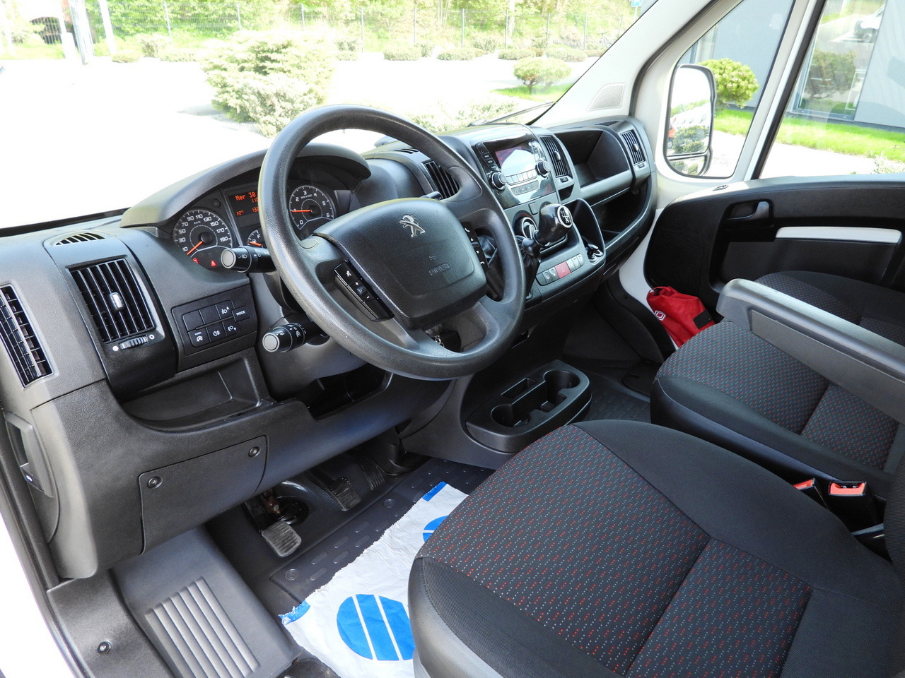 PEUGEOT BOXER TIPPER DOUBLE CABIN DOKA 7 SEATS CRUISE CONTROL AIR CONDITIONING 140HP - قلاب صغير: صورة 2 PEUGEOT BOXER TIPPER DOUBLE CABIN DOKA 7 SEATS CRUISE CONTROL AIR CONDITIONING 140HP - قلاب صغير: صورة 2