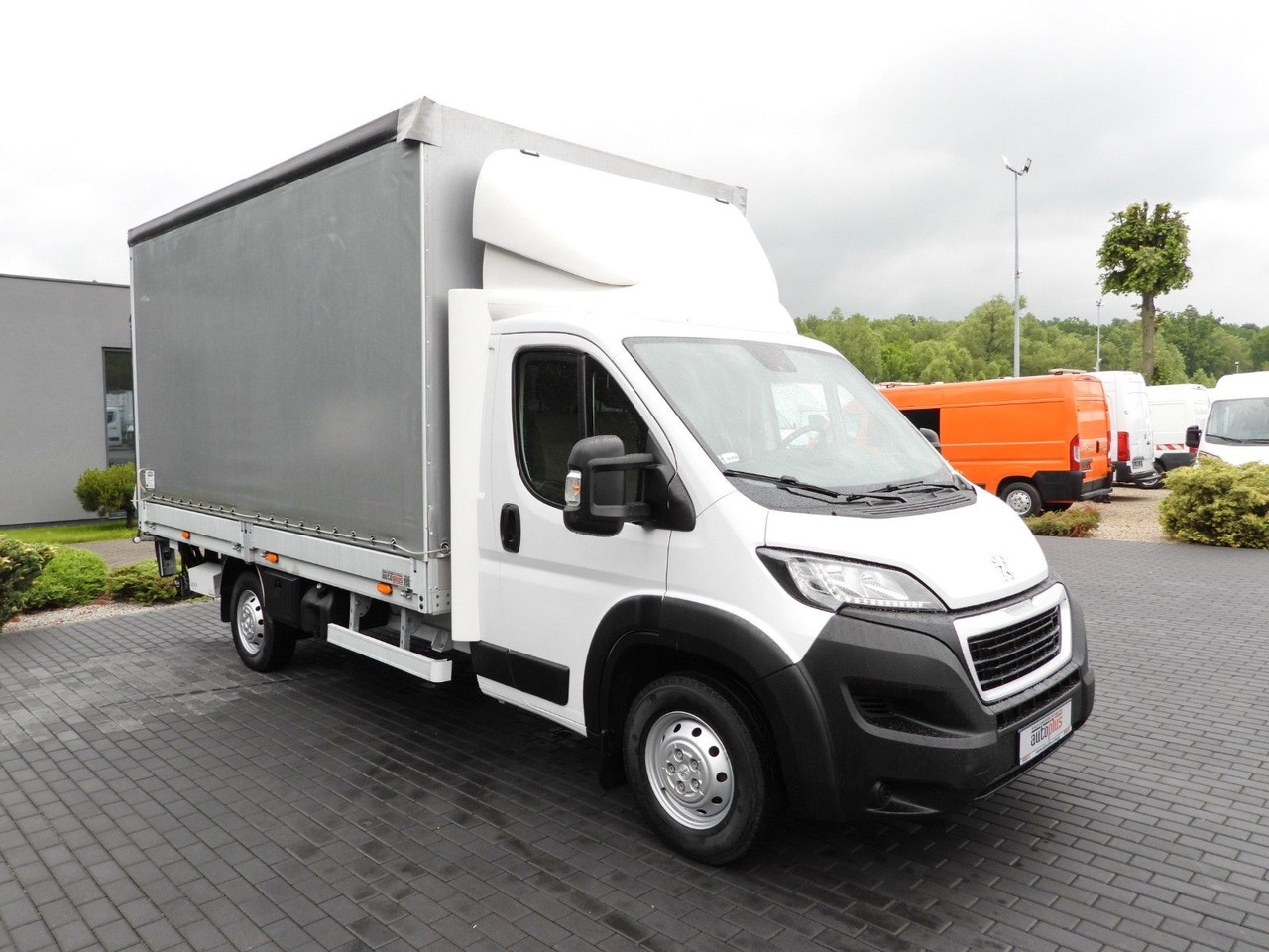 Peugeot BOXER PRITSCHE PLANE AUFZUG 8 PALETTEN TEMPOMAT - شاحنة مغلقة بستائر جانبية: صورة 4 Peugeot BOXER PRITSCHE PLANE AUFZUG 8 PALETTEN TEMPOMAT - شاحنة مغلقة بستائر جانبية: صورة 4