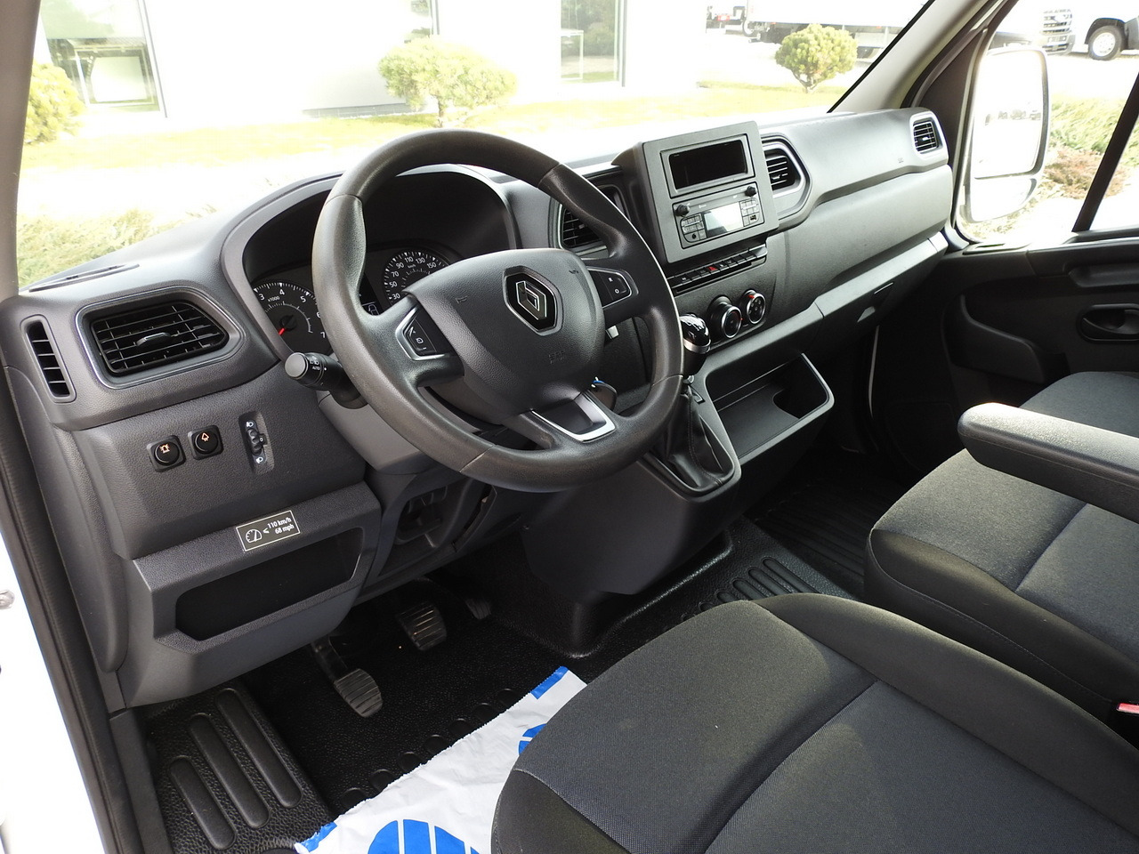 RENAULT MASTER BOX DELIVERY VAN 7 SEATS CRUISE CONTROL AIR CONDITIONING LED LIGHTS 135HP - فان: صورة 2 RENAULT MASTER BOX DELIVERY VAN 7 SEATS CRUISE CONTROL AIR CONDITIONING LED LIGHTS 135HP - فان: صورة 2