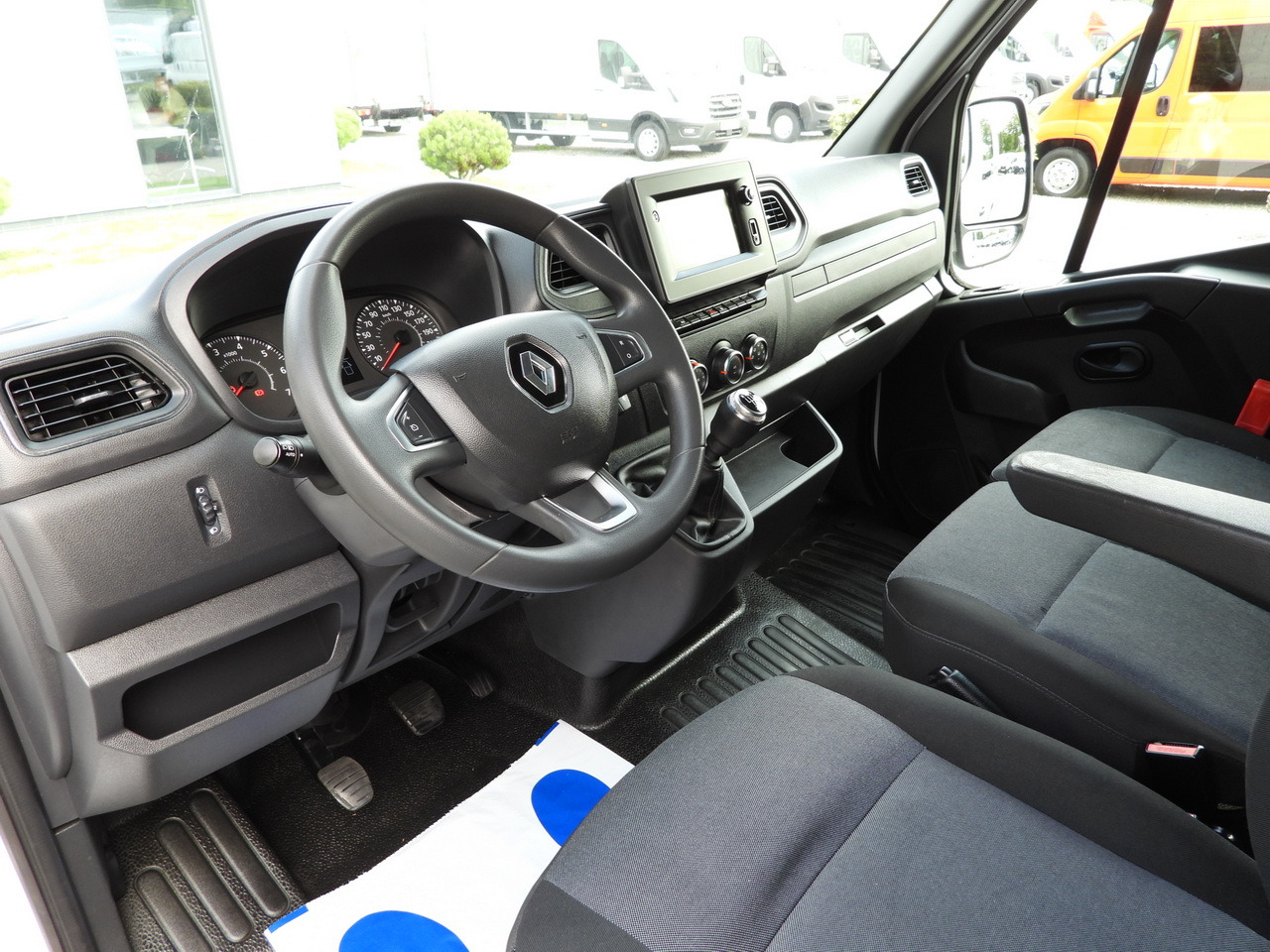 RENAULT MASTER BOX DELIVERY VAN 7 SEATS CRUISE CONTROL NAVIGATION LED LIGHTS AIR CONDITIONING 135HP - شاحنة توصيل مغلقة: صورة 2 RENAULT MASTER BOX DELIVERY VAN 7 SEATS CRUISE CONTROL NAVIGATION LED LIGHTS AIR CONDITIONING 135HP - شاحنة توصيل مغلقة: صورة 2