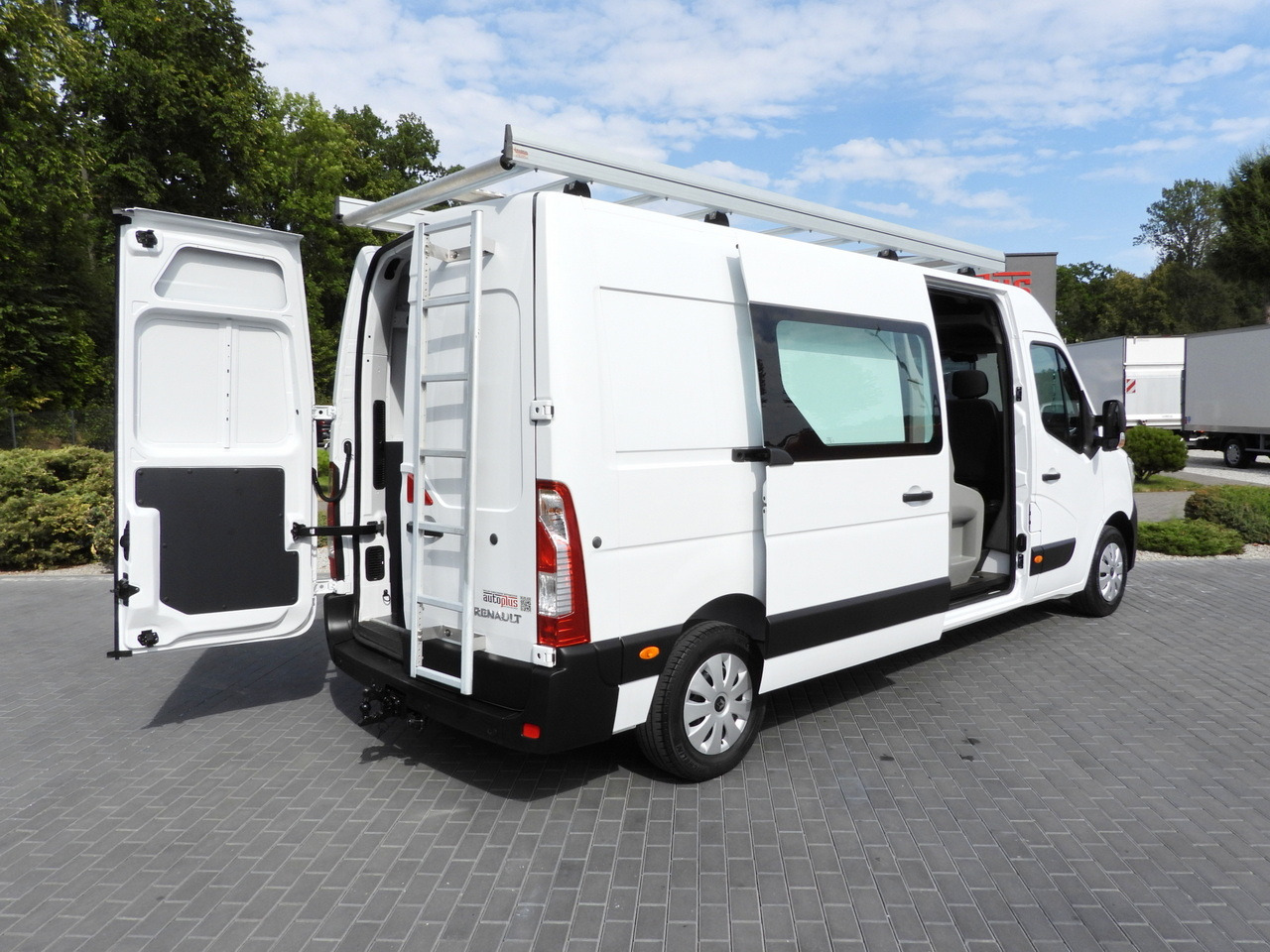 RENAULT MASTER BOX DELIVERY VAN 7 SEATS CRUISE CONTROL NAVIGATION LED LIGHTS AIR CONDITIONING 135HP - شاحنة توصيل مغلقة: صورة 3 RENAULT MASTER BOX DELIVERY VAN 7 SEATS CRUISE CONTROL NAVIGATION LED LIGHTS AIR CONDITIONING 135HP - شاحنة توصيل مغلقة: صورة 3