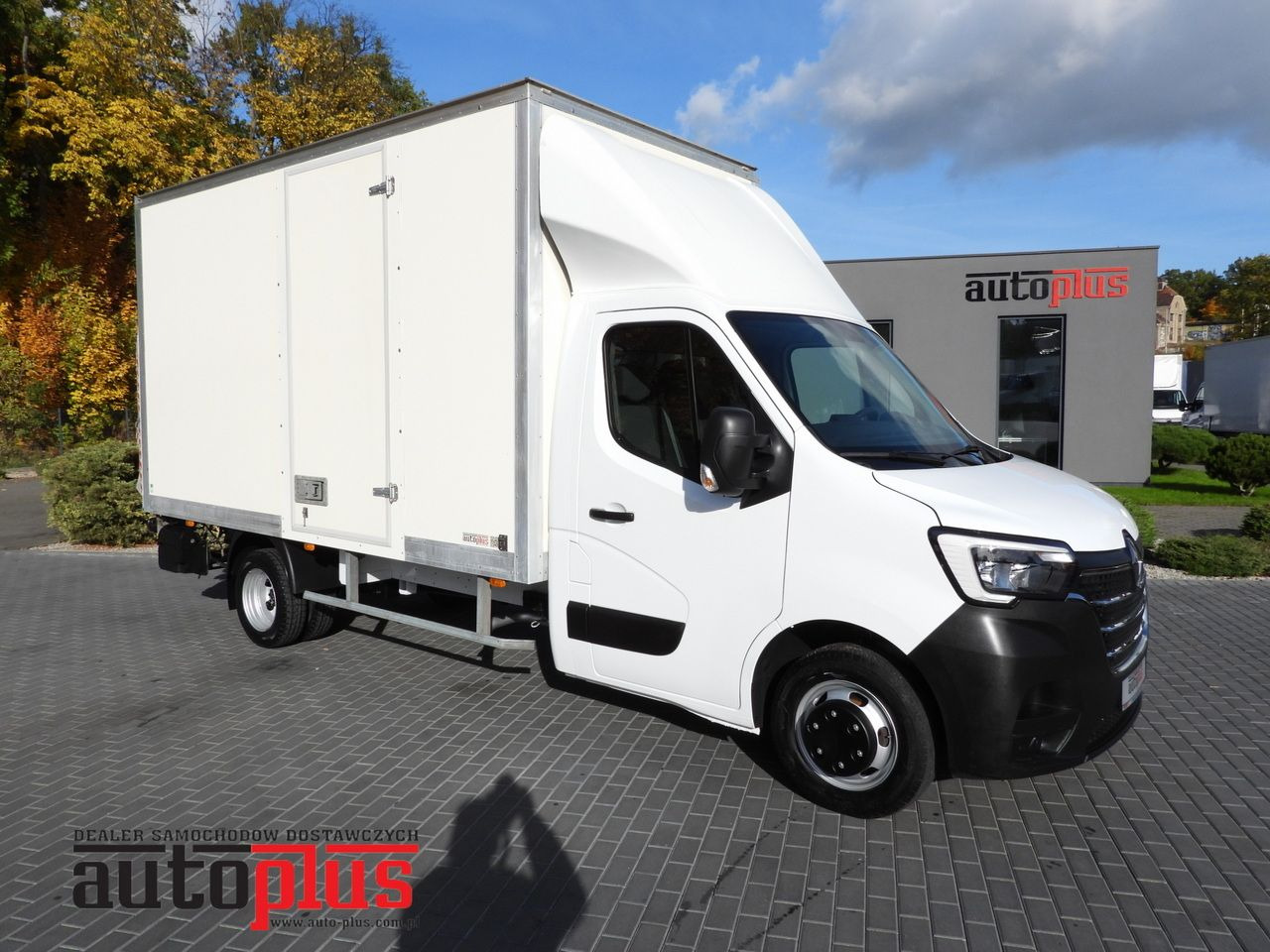 RENAULT MASTER BOX LIFT 8 PALLETS CRUISE CONTROL LED LIGHTS TWIN WHEELS AIR CONDITIONING 145HP - شاحنة بصندوق مغلق: صورة 1 RENAULT MASTER BOX LIFT 8 PALLETS CRUISE CONTROL LED LIGHTS TWIN WHEELS AIR CONDITIONING 145HP - شاحنة بصندوق مغلق: صورة 1