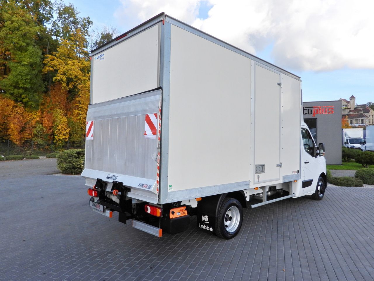 RENAULT MASTER BOX LIFT 8 PALLETS CRUISE CONTROL LED LIGHTS TWIN WHEELS AIR CONDITIONING 145HP - شاحنة بصندوق مغلق: صورة 3 RENAULT MASTER BOX LIFT 8 PALLETS CRUISE CONTROL LED LIGHTS TWIN WHEELS AIR CONDITIONING 145HP - شاحنة بصندوق مغلق: صورة 3