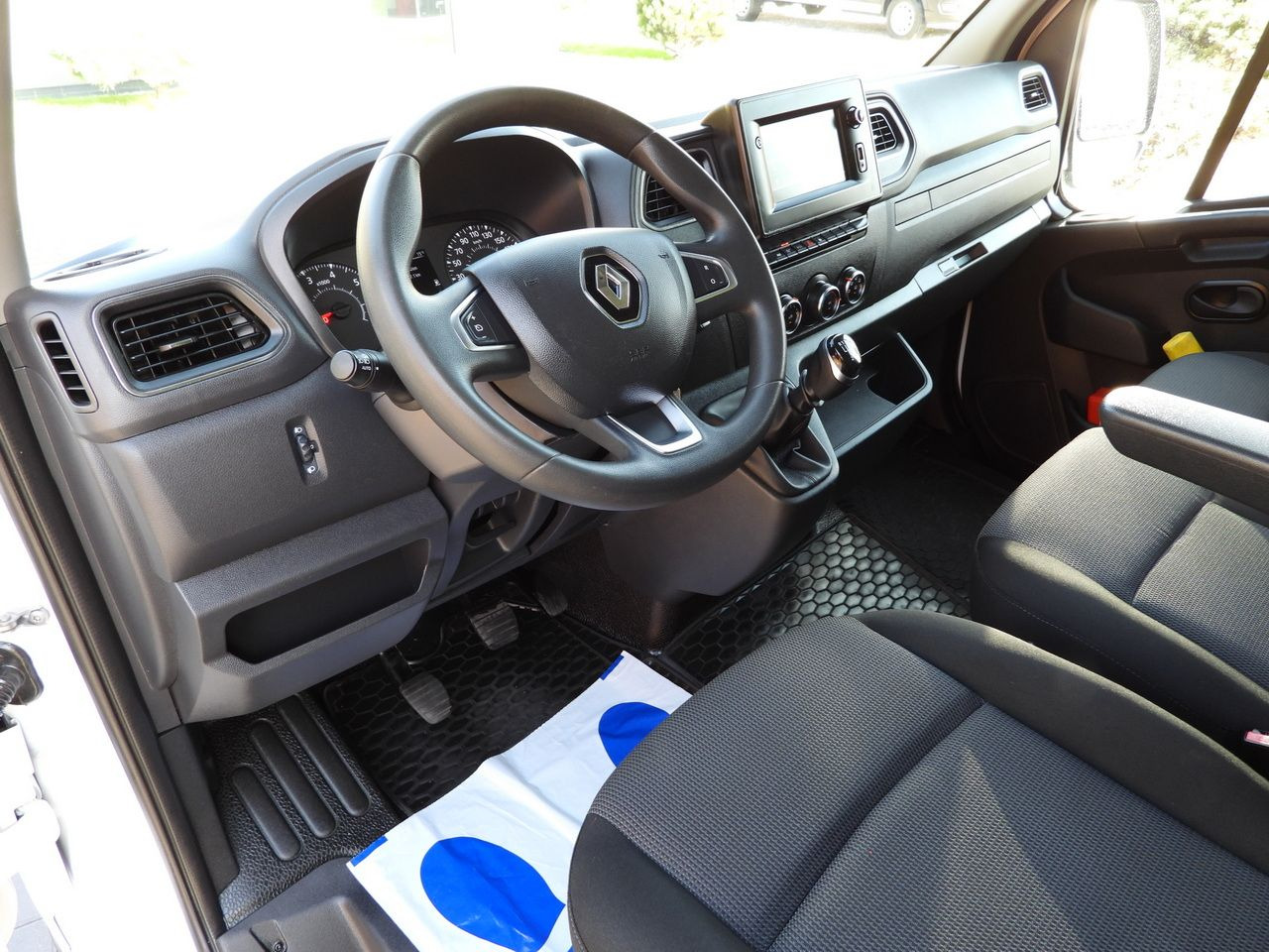 RENAULT MASTER BOX LIFT 8 PALLETS CRUISE CONTROL LED LIGHTS TWIN WHEELS AIR CONDITIONING 145HP - شاحنة بصندوق مغلق: صورة 2 RENAULT MASTER BOX LIFT 8 PALLETS CRUISE CONTROL LED LIGHTS TWIN WHEELS AIR CONDITIONING 145HP - شاحنة بصندوق مغلق: صورة 2