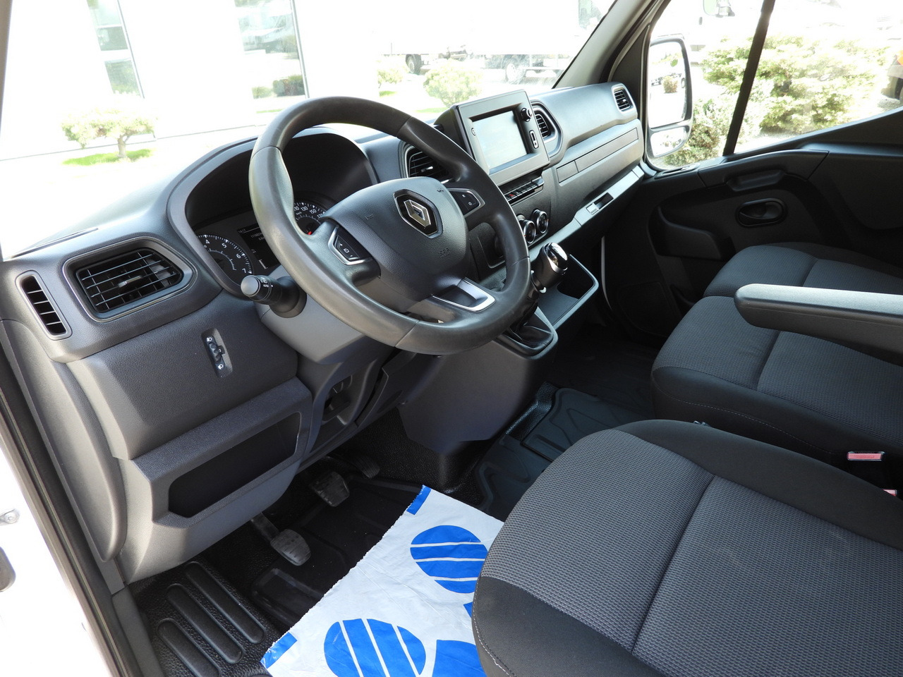 RENAULT MASTER BOX LIFT 8 PALLETS CRUISE CONTROL NAVIGATION LED LIGHTS TWIN WHEELS AIR CONDITIONING 145HP - شاحنة بصندوق مغلق: صورة 2 RENAULT MASTER BOX LIFT 8 PALLETS CRUISE CONTROL NAVIGATION LED LIGHTS TWIN WHEELS AIR CONDITIONING 145HP - شاحنة بصندوق مغلق: صورة 2