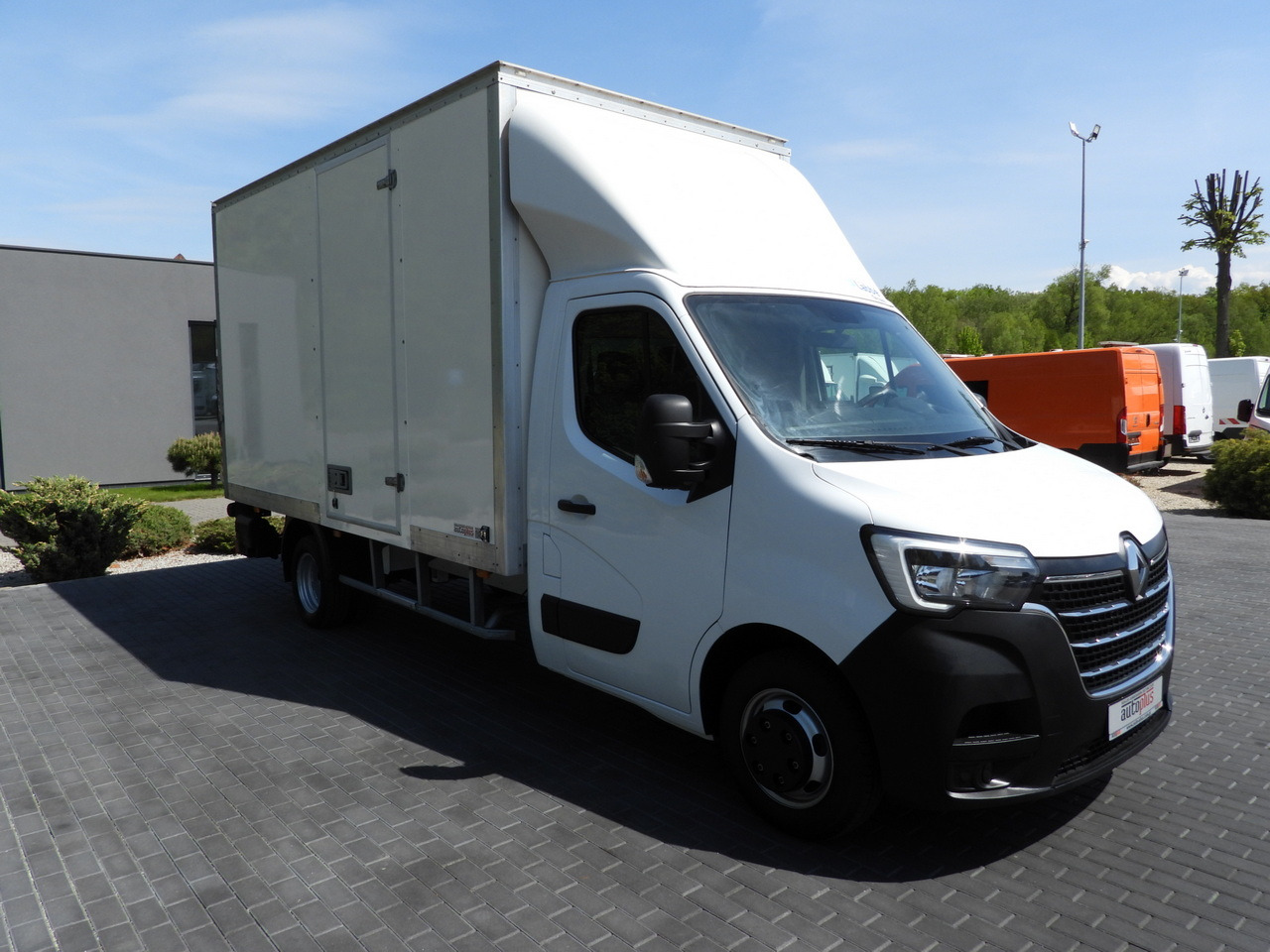 RENAULT MASTER BOX LIFT 8 PALLETS CRUISE CONTROL NAVIGATION LED LIGHTS TWIN WHEELS AIR CONDITIONING 145HP - شاحنة بصندوق مغلق: صورة 4 RENAULT MASTER BOX LIFT 8 PALLETS CRUISE CONTROL NAVIGATION LED LIGHTS TWIN WHEELS AIR CONDITIONING 145HP - شاحنة بصندوق مغلق: صورة 4
