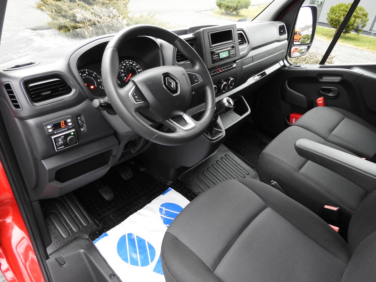 RENAULT MASTER REFRIGERATOR VAN 1*C CRUISE CONTROL AIR CONDITIONING LED LIGHTS 135HP - شاحنة توصيل مبردة: صورة 2 RENAULT MASTER REFRIGERATOR VAN 1*C CRUISE CONTROL AIR CONDITIONING LED LIGHTS 135HP - شاحنة توصيل مبردة: صورة 2