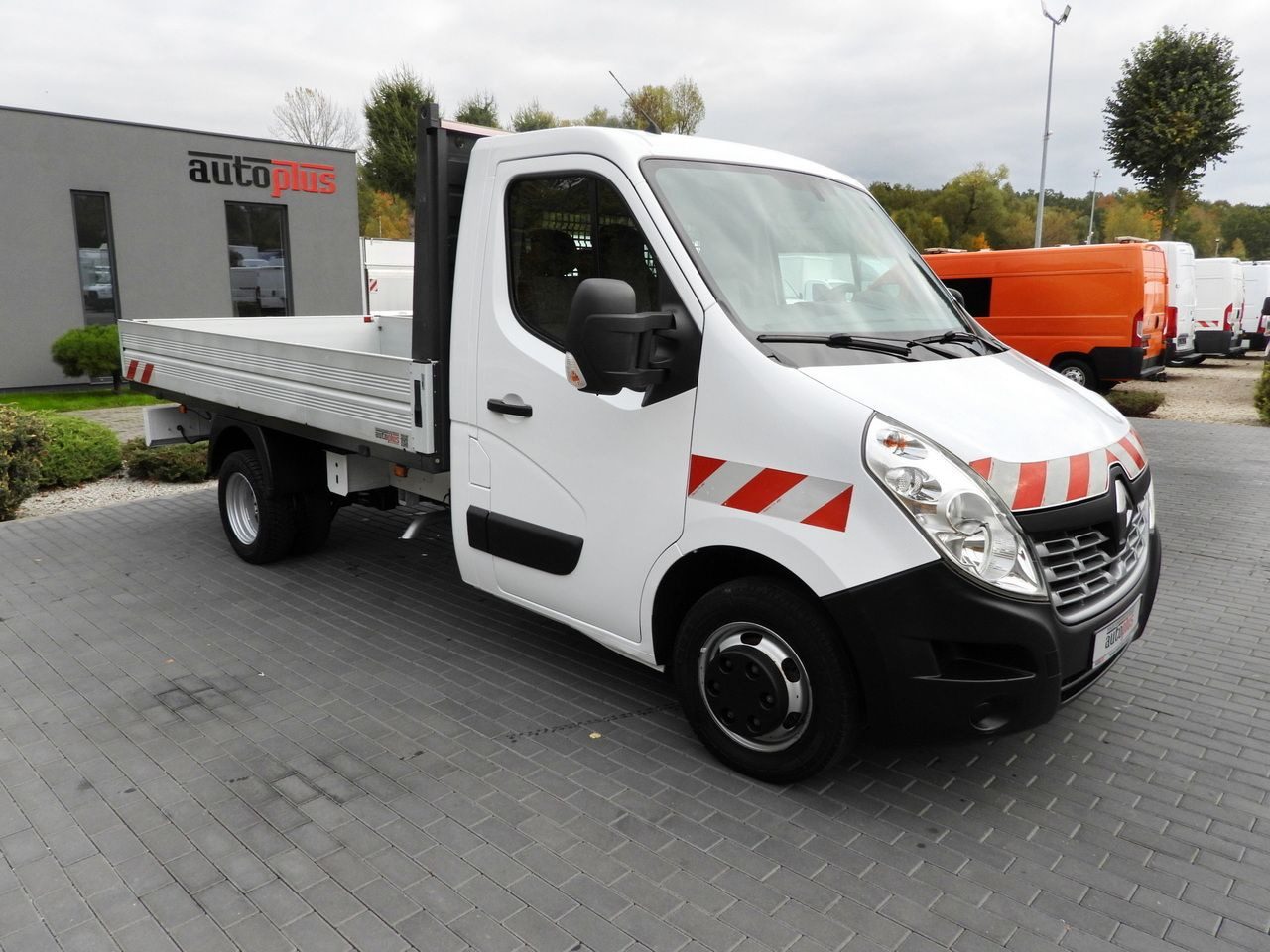 RENAULT MASTER STAKE BODY CRUISE CONTROL NAVIGATION TWIN WHEELS AIR CONDITIONING 130HP - شاحنة توصيل مفتوحة: صورة 4 RENAULT MASTER STAKE BODY CRUISE CONTROL NAVIGATION TWIN WHEELS AIR CONDITIONING 130HP - شاحنة توصيل مفتوحة: صورة 4