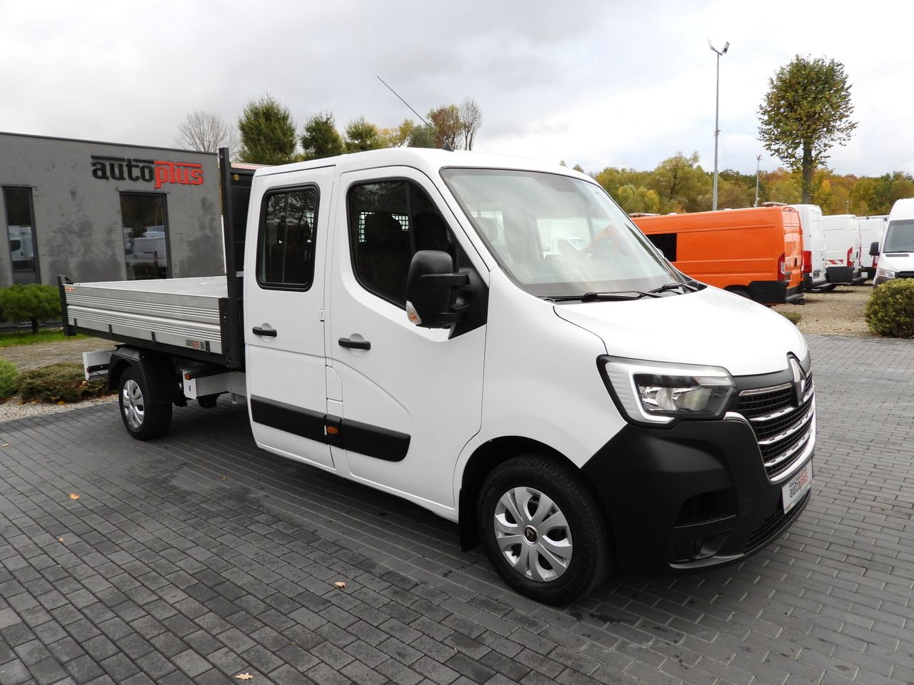 RENAULT MASTER TIPPER DOUBLE CABIN DOKA 7 SEATS CRUISE CONTROL NAVIGATION LED LIGHTS AIR CONDITIONING 145HP - قلاب صغير: صورة 4 RENAULT MASTER TIPPER DOUBLE CABIN DOKA 7 SEATS CRUISE CONTROL NAVIGATION LED LIGHTS AIR CONDITIONING 145HP - قلاب صغير: صورة 4