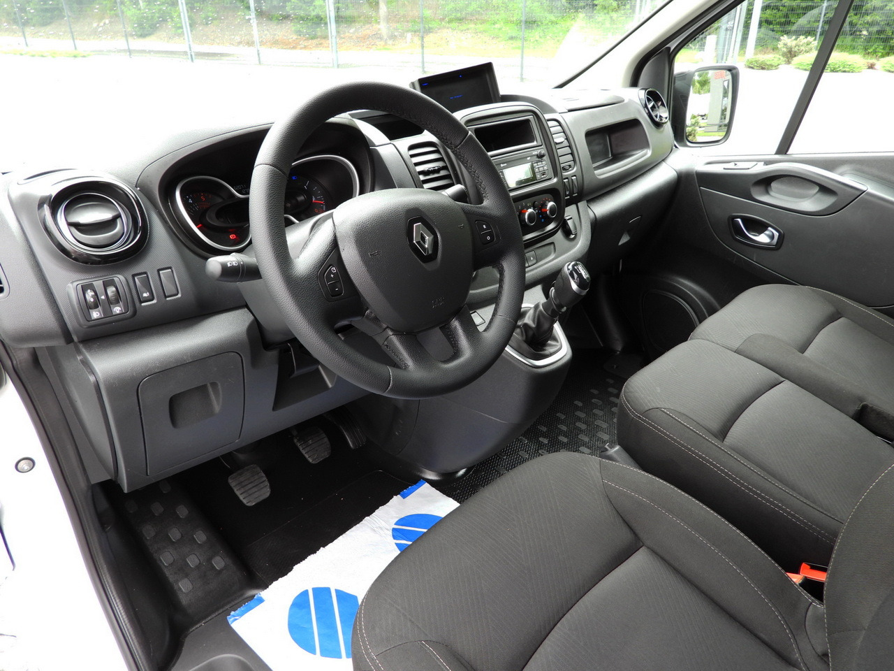 RENAULT TRAFIC REFRIGERATOR VAN -5*C POWER SUPPLY 230V CRUISE CONTROL LED LIGHTS AIR CONDITIONING 120HP - شاحنة توصيل مبردة: صورة 2 RENAULT TRAFIC REFRIGERATOR VAN -5*C POWER SUPPLY 230V CRUISE CONTROL LED LIGHTS AIR CONDITIONING 120HP - شاحنة توصيل مبردة: صورة 2