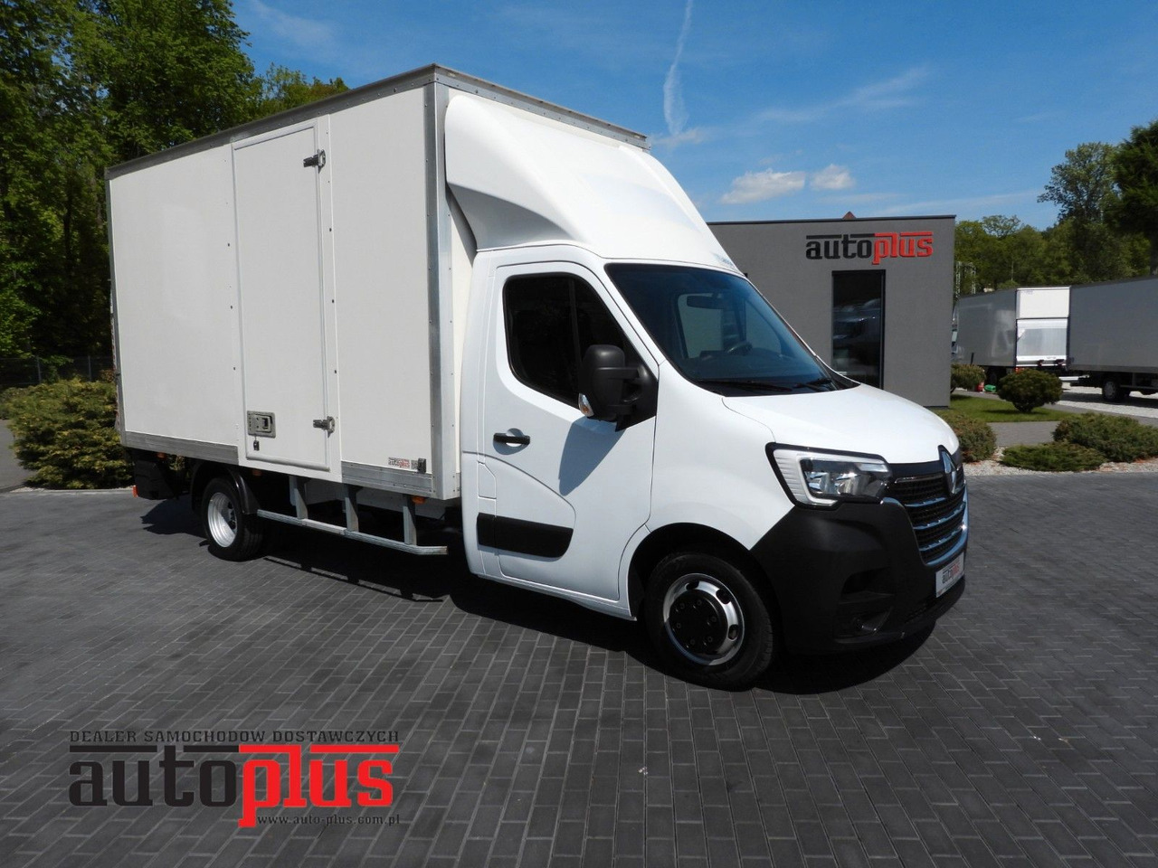 Renault MASTER KOFFER AUFZUG 8 PALETTEN TEMPOMAT NAVI - شاحنة بصندوق مغلق: صورة 1 Renault MASTER KOFFER AUFZUG 8 PALETTEN TEMPOMAT NAVI - شاحنة بصندوق مغلق: صورة 1