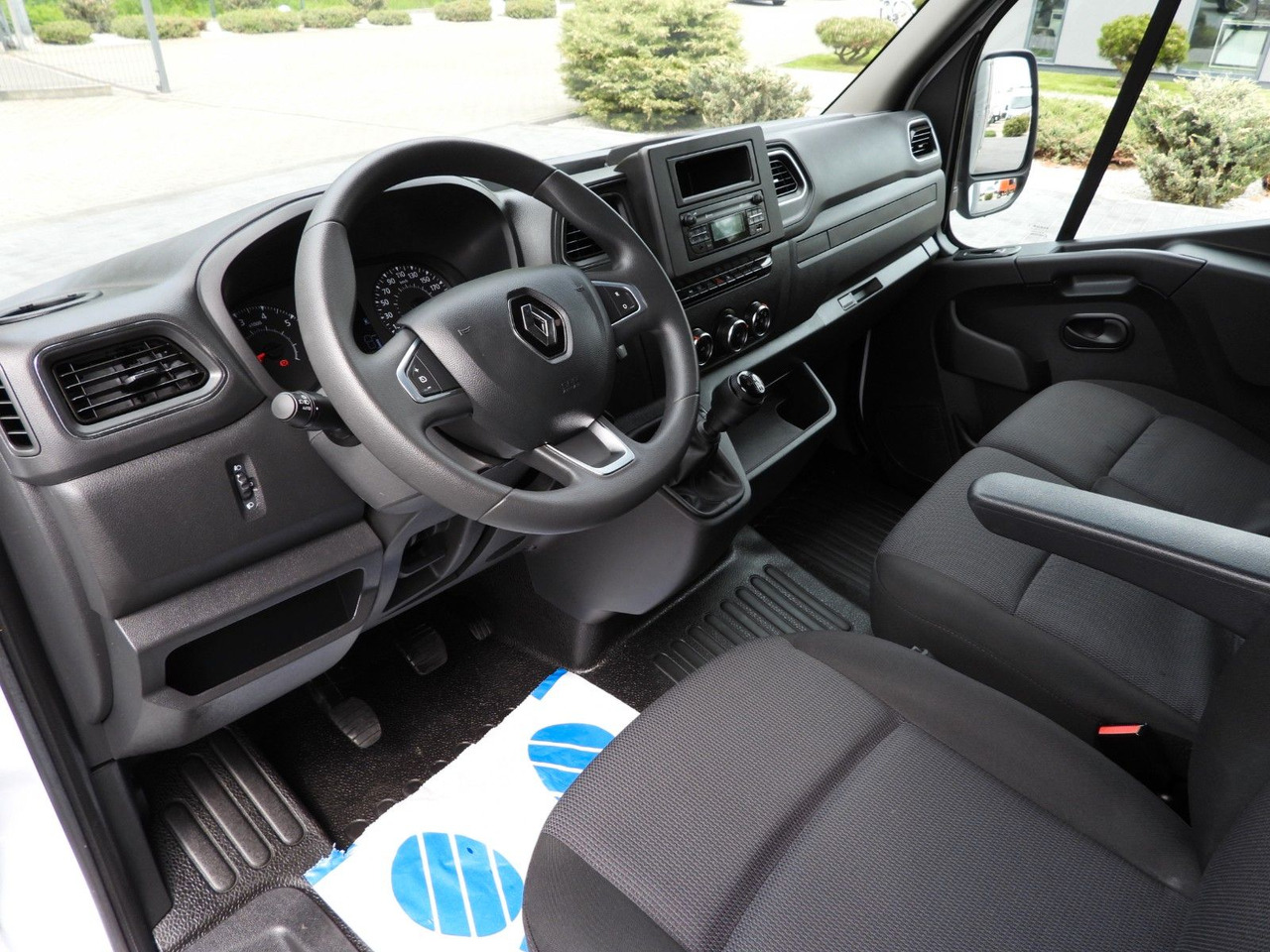 Renault MASTER PRITSCHE PLANE 10 PALETTEN WEBASTO A/C - شاحنة مغلقة بستائر جانبية: صورة 2 Renault MASTER PRITSCHE PLANE 10 PALETTEN WEBASTO A/C - شاحنة مغلقة بستائر جانبية: صورة 2