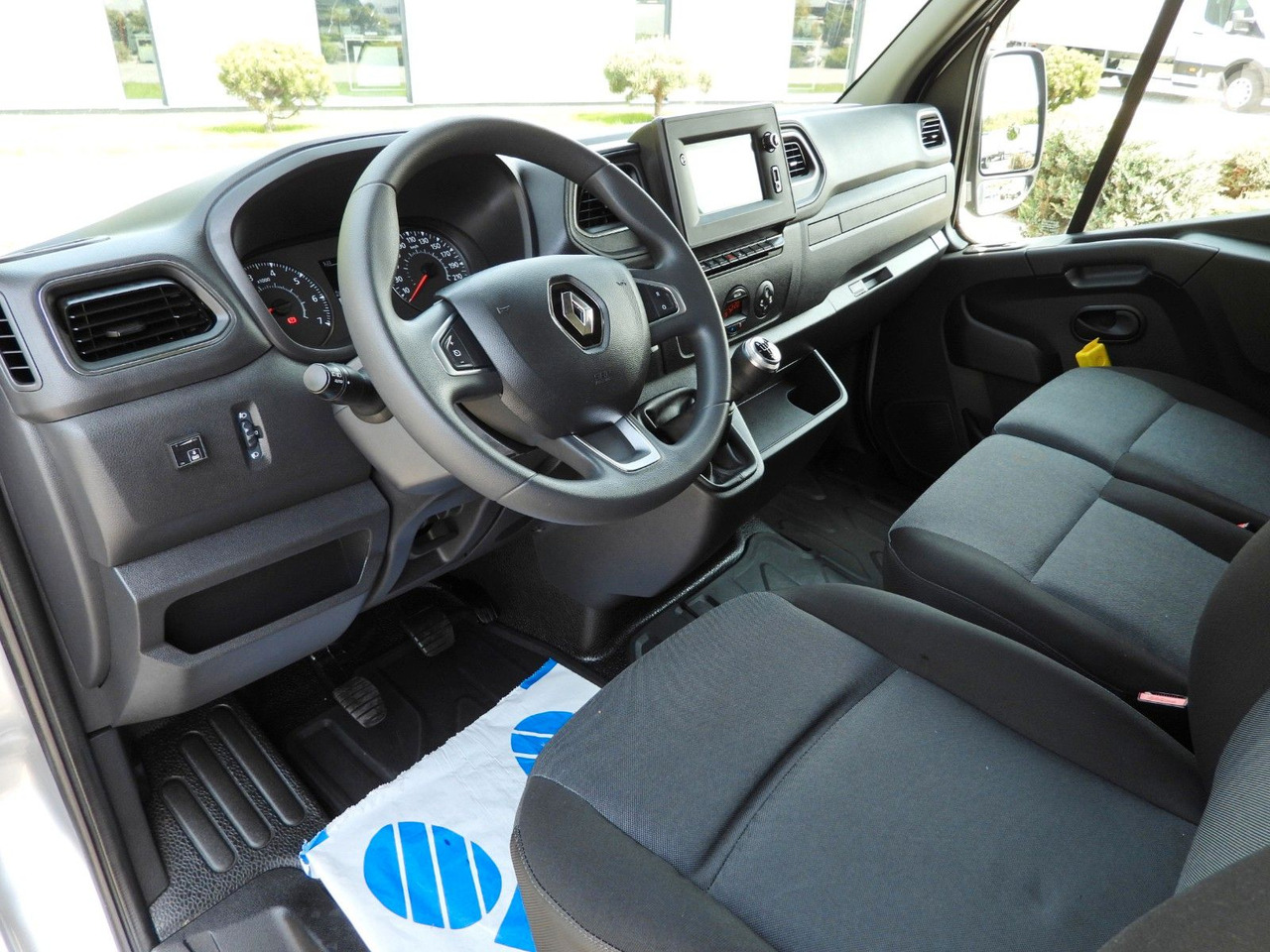 Renault MASTER PRITSCHE PLANE 10 PALETTEN WEBASTO A/C - شاحنة مغلقة بستائر جانبية: صورة 2 Renault MASTER PRITSCHE PLANE 10 PALETTEN WEBASTO A/C - شاحنة مغلقة بستائر جانبية: صورة 2
