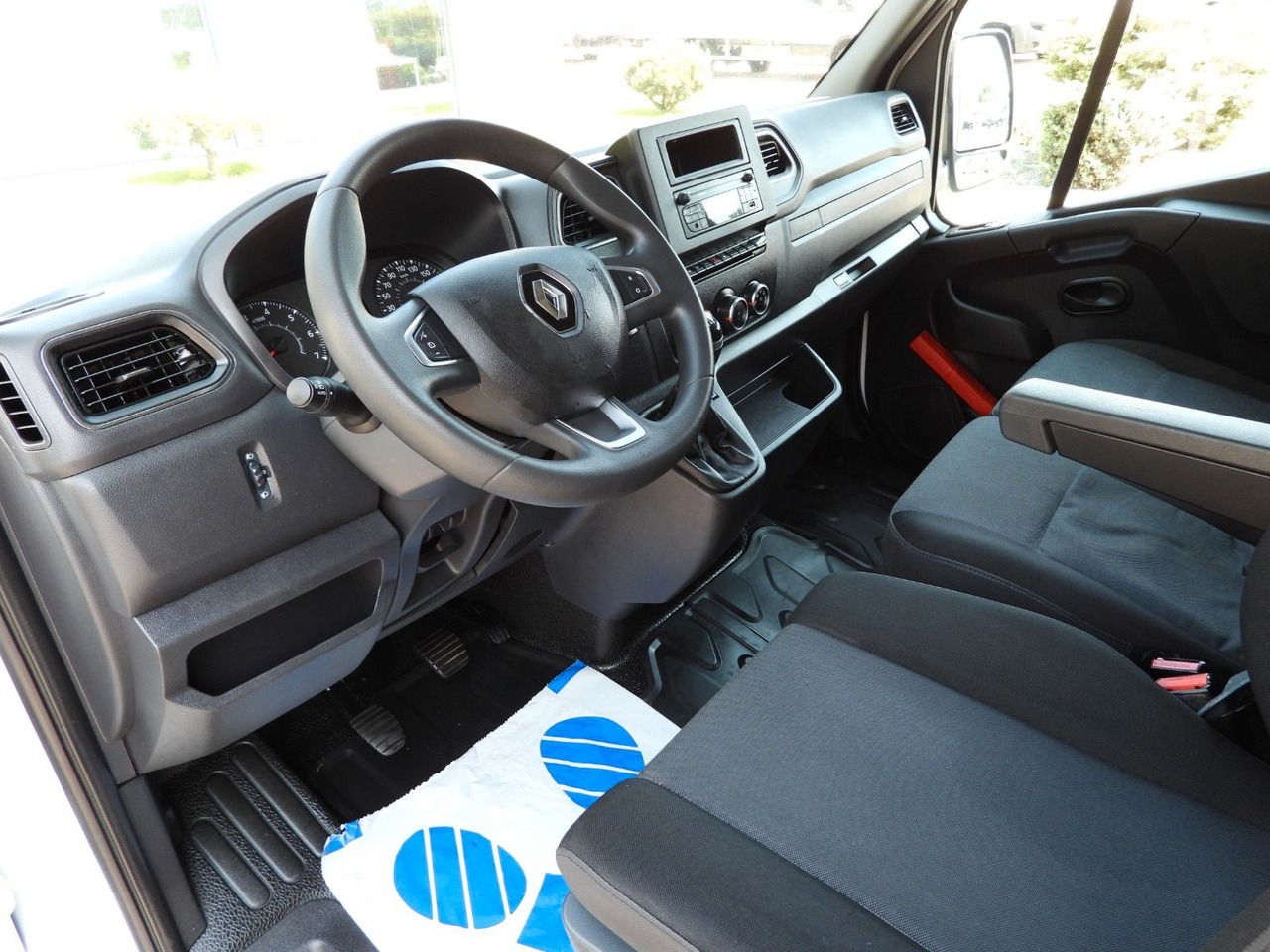 Renault MASTER PRITSCHE PLANE AUFZUG 10 PALETTEN WEBAST - شاحنة مغلقة بستائر جانبية: صورة 2 Renault MASTER PRITSCHE PLANE AUFZUG 10 PALETTEN WEBAST - شاحنة مغلقة بستائر جانبية: صورة 2