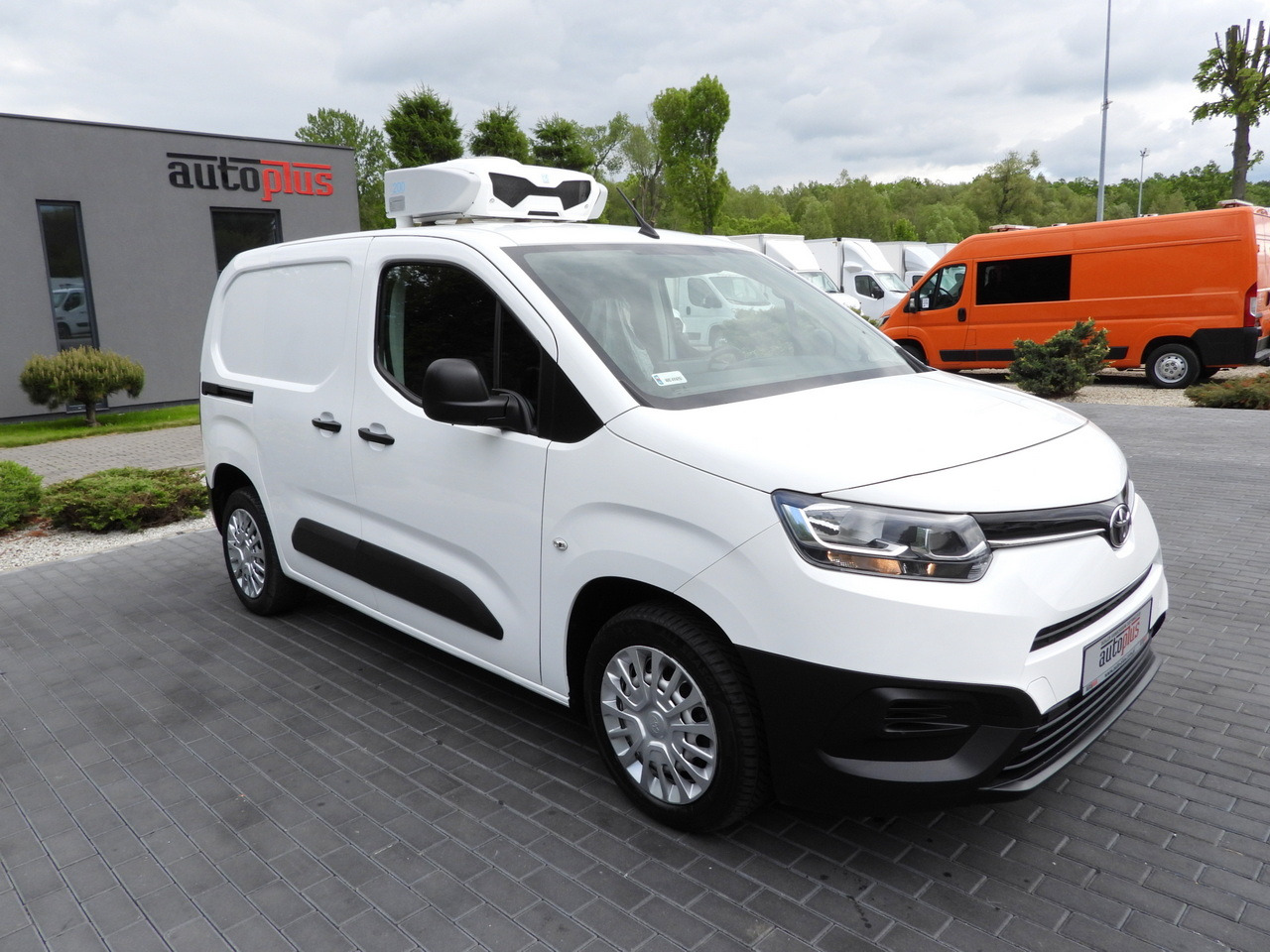 TOYOTA PROACE CITY REFRIGERATOR VAN -15*C POWER SUPPLY 230V CRUISE CONTROL AIR CONDITIONING 100HP - شاحنة توصيل مبردة: صورة 4 TOYOTA PROACE CITY REFRIGERATOR VAN -15*C POWER SUPPLY 230V CRUISE CONTROL AIR CONDITIONING 100HP - شاحنة توصيل مبردة: صورة 4