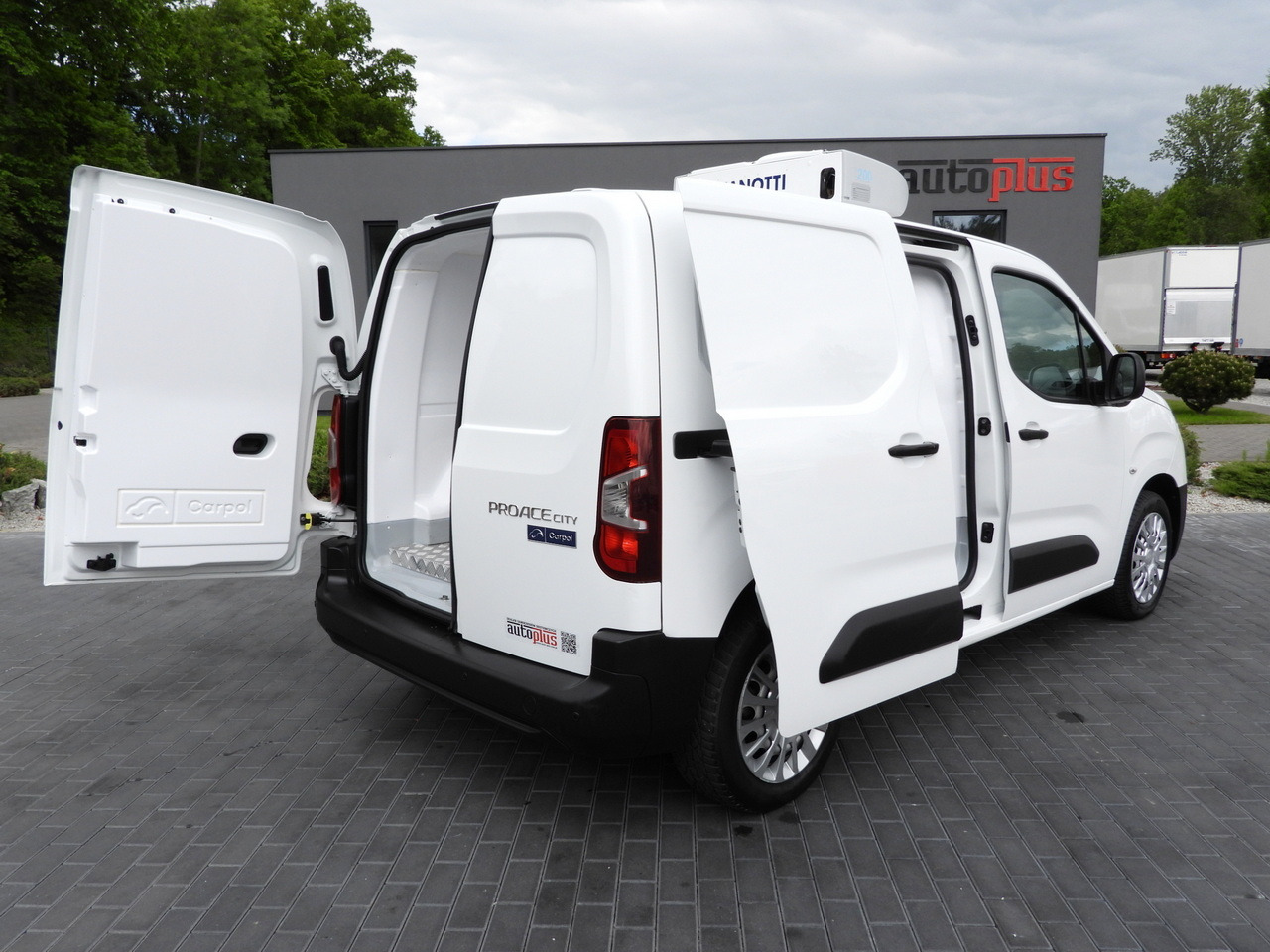 TOYOTA PROACE CITY REFRIGERATOR VAN -15*C POWER SUPPLY 230V CRUISE CONTROL AIR CONDITIONING 100HP - شاحنة توصيل مبردة: صورة 3 TOYOTA PROACE CITY REFRIGERATOR VAN -15*C POWER SUPPLY 230V CRUISE CONTROL AIR CONDITIONING 100HP - شاحنة توصيل مبردة: صورة 3
