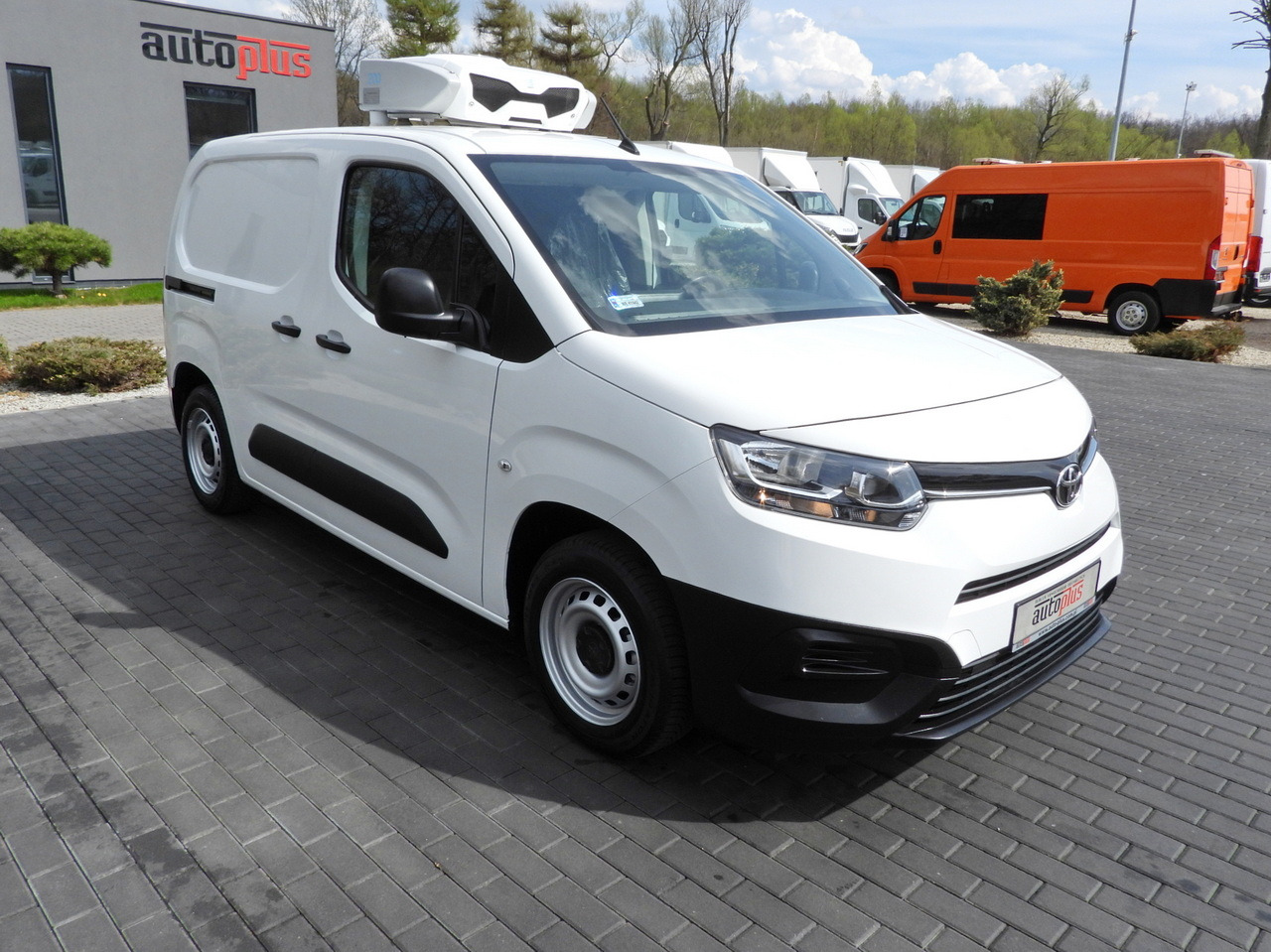 TOYOTA PROACE CITY REFRIGERATOR VAN -15*C POWER SUPPLY 230V CRUISE CONTROL AIR CONDITIONING 100HP - شاحنة توصيل مبردة: صورة 4 TOYOTA PROACE CITY REFRIGERATOR VAN -15*C POWER SUPPLY 230V CRUISE CONTROL AIR CONDITIONING 100HP - شاحنة توصيل مبردة: صورة 4