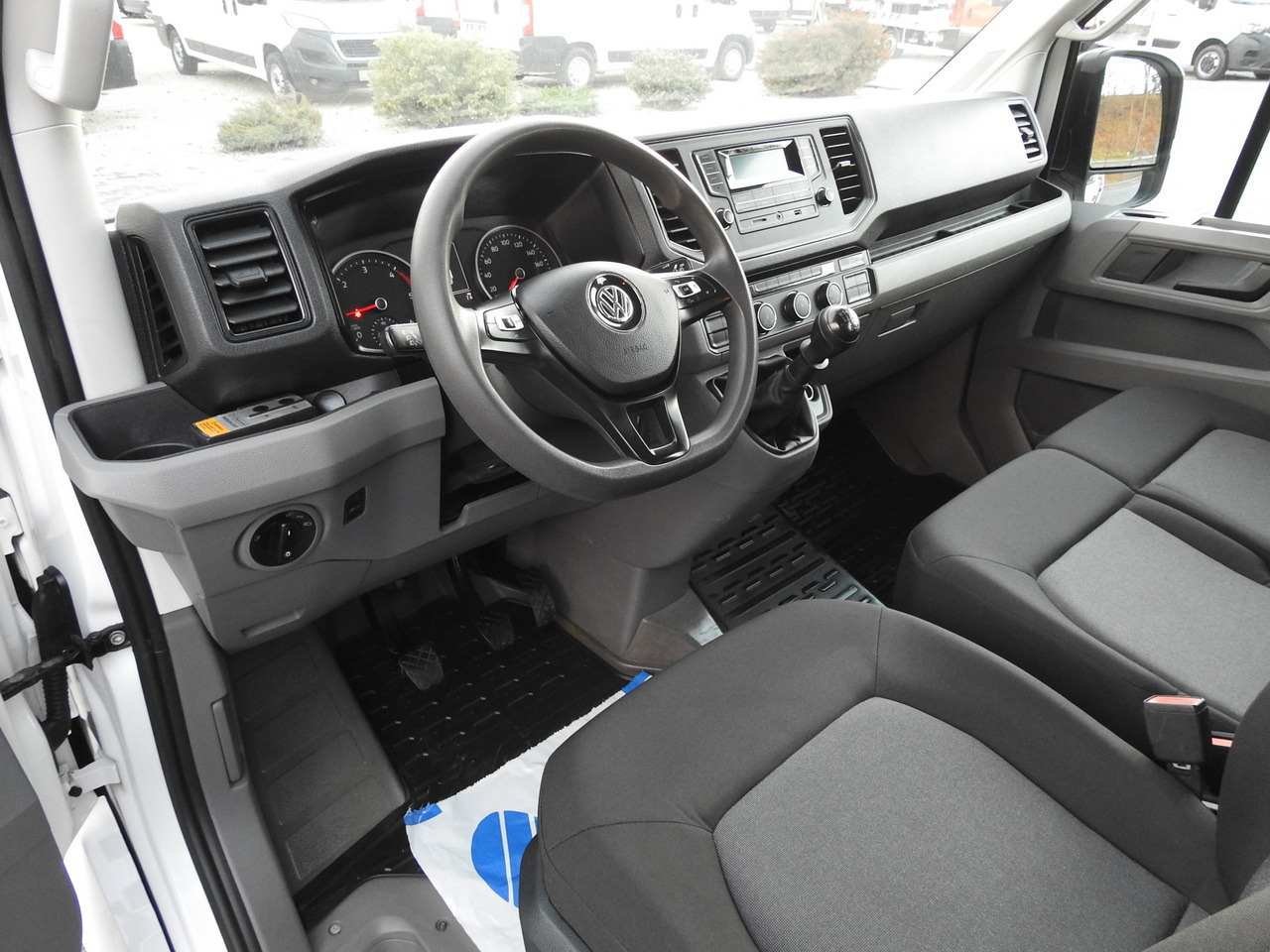 VOLKSWAGEN CRAFTER 4X4 4MOTION BOX DELIVERY VAN 7 SEATS AIR CONDITIONING 140HP - فان: صورة 2 VOLKSWAGEN CRAFTER 4X4 4MOTION BOX DELIVERY VAN 7 SEATS AIR CONDITIONING 140HP - فان: صورة 2