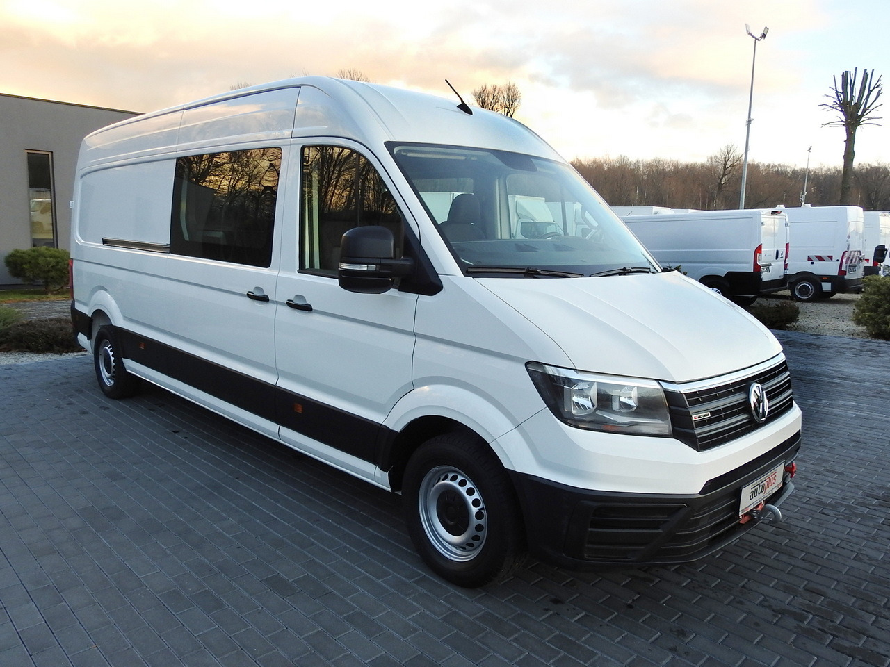 VOLKSWAGEN CRAFTER 4X4 4MOTION BOX DELIVERY VAN 7 SEATS AIR CONDITIONING 140HP - فان: صورة 4 VOLKSWAGEN CRAFTER 4X4 4MOTION BOX DELIVERY VAN 7 SEATS AIR CONDITIONING 140HP - فان: صورة 4